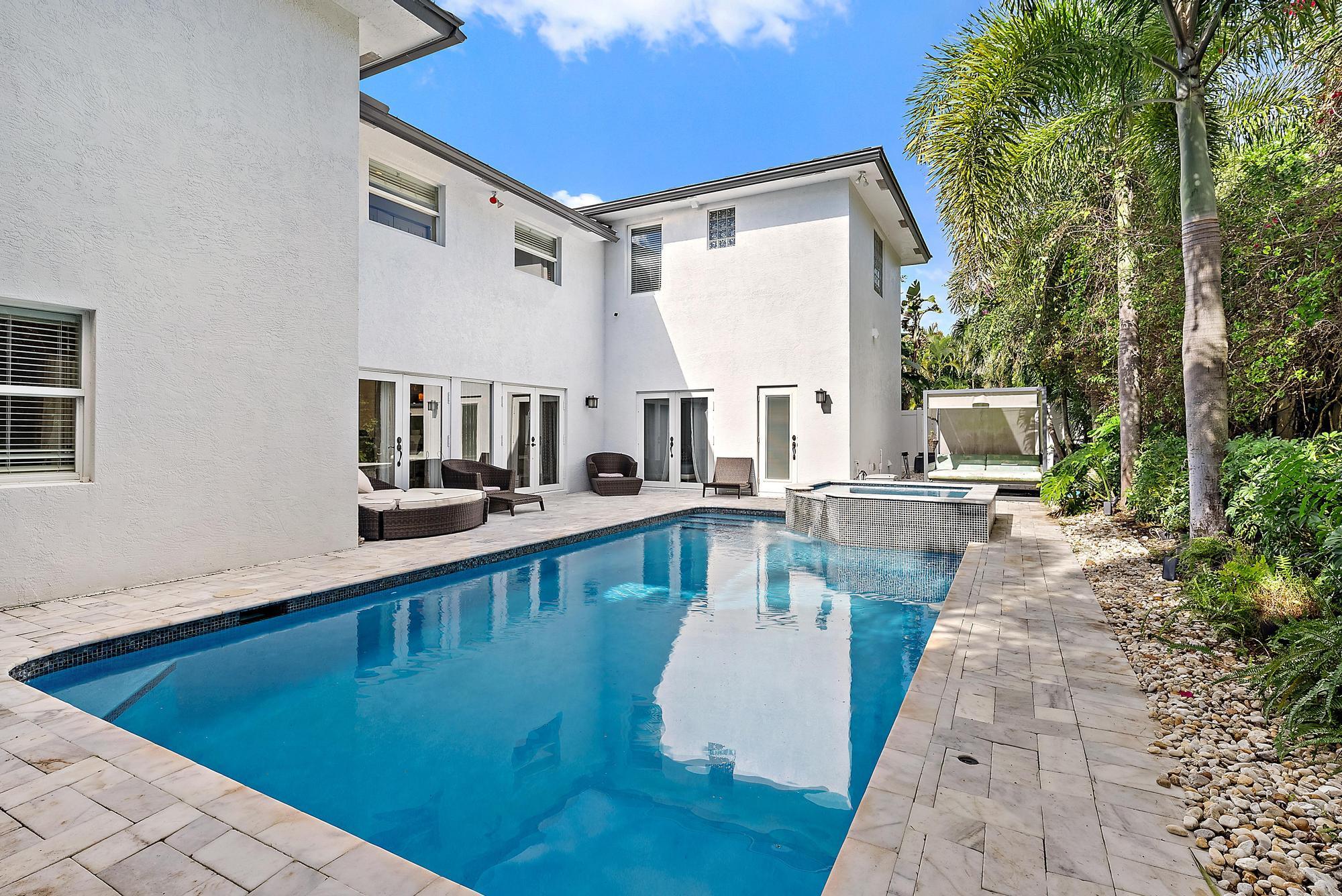 542 N Cypress Drive | Tequesta, Florida