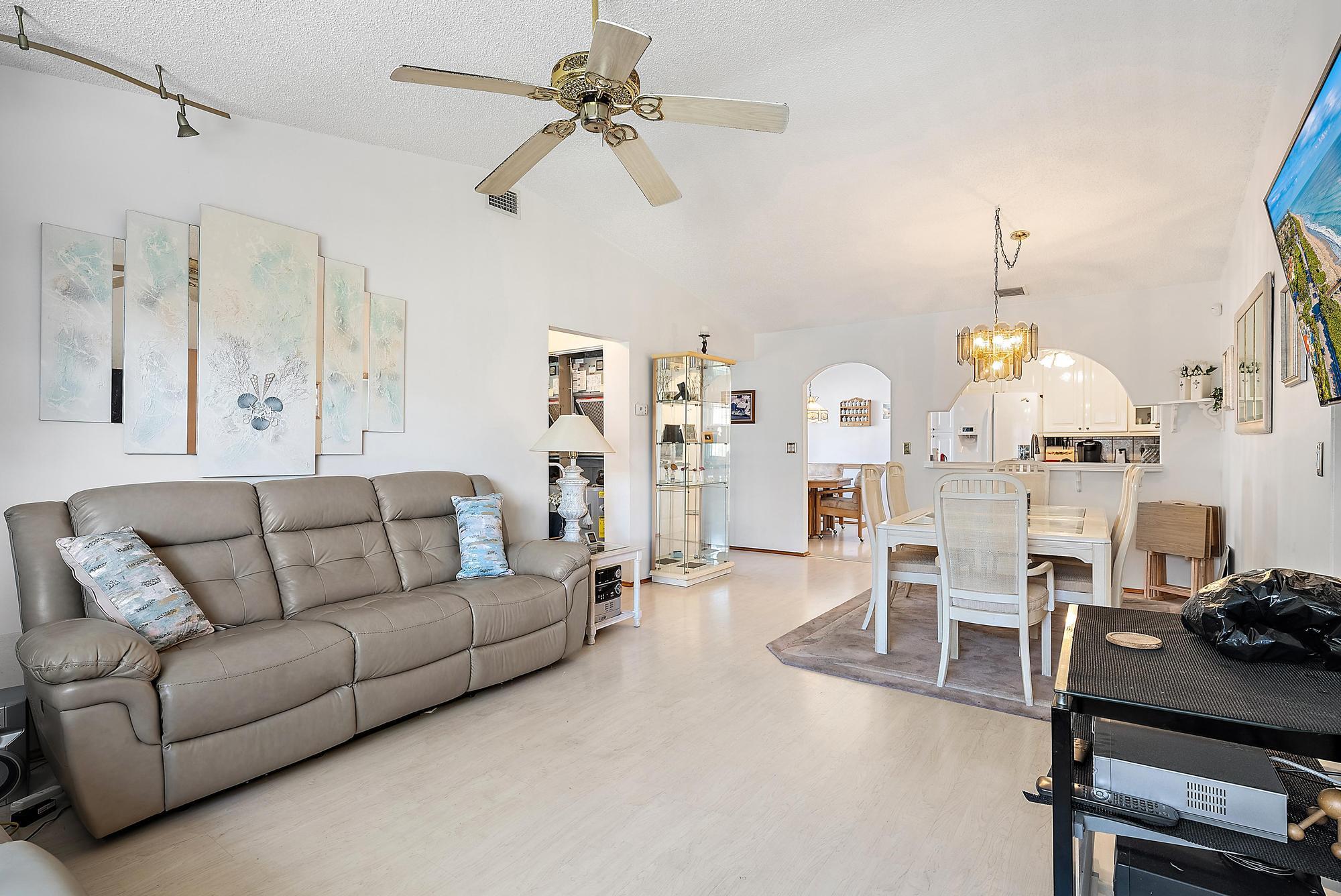 7633 Tahiti Lane 204, Lake Worth Unit: 204