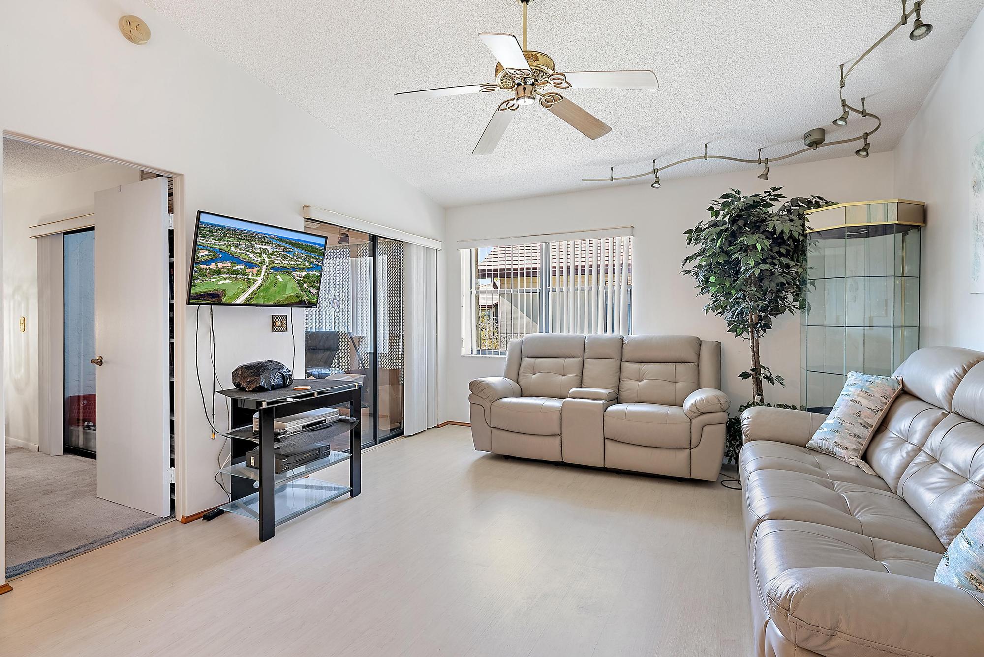 7633 Tahiti Lane 204 | Lake Worth, Florida