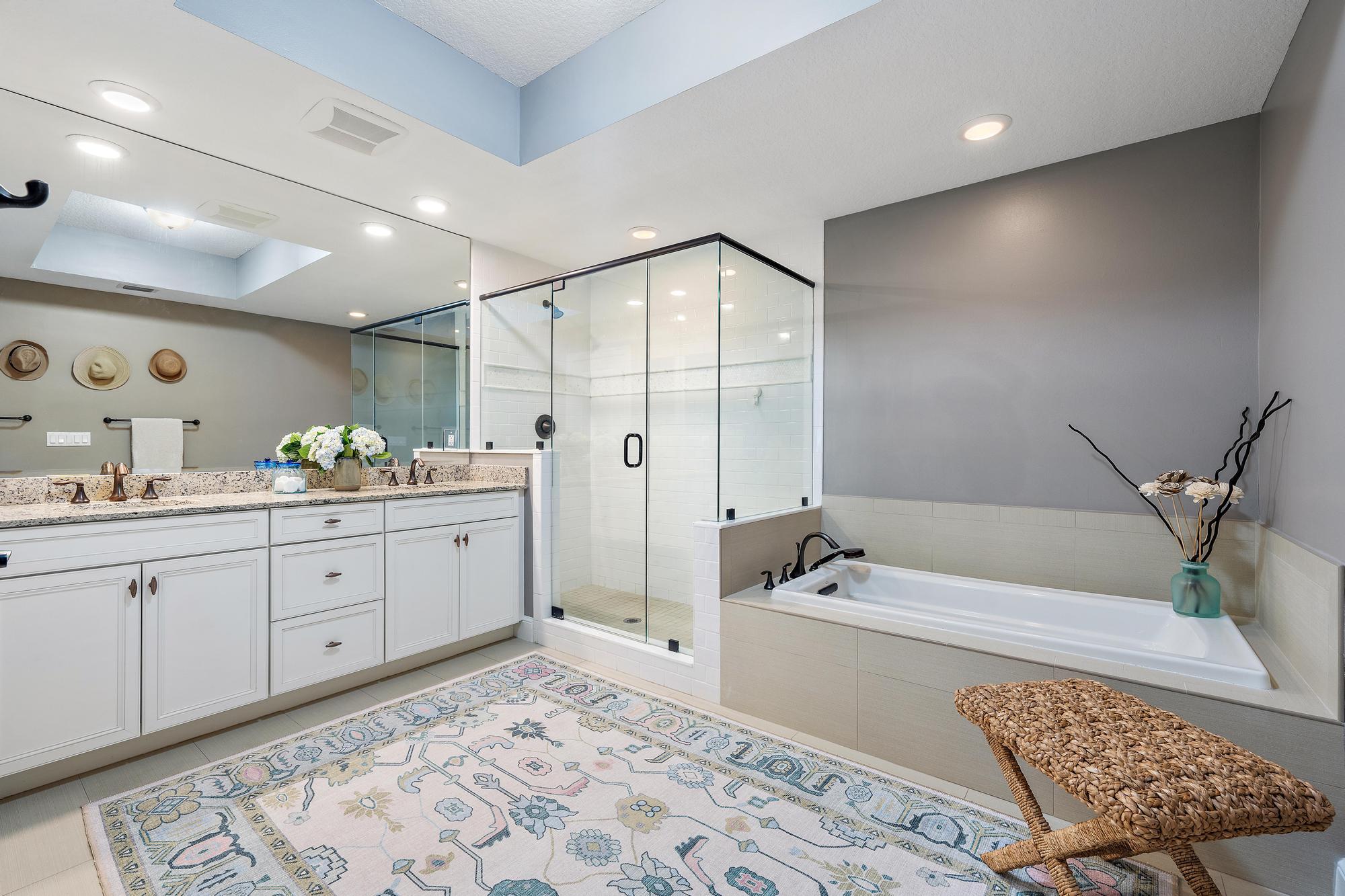 814 Bay Colony Drive S