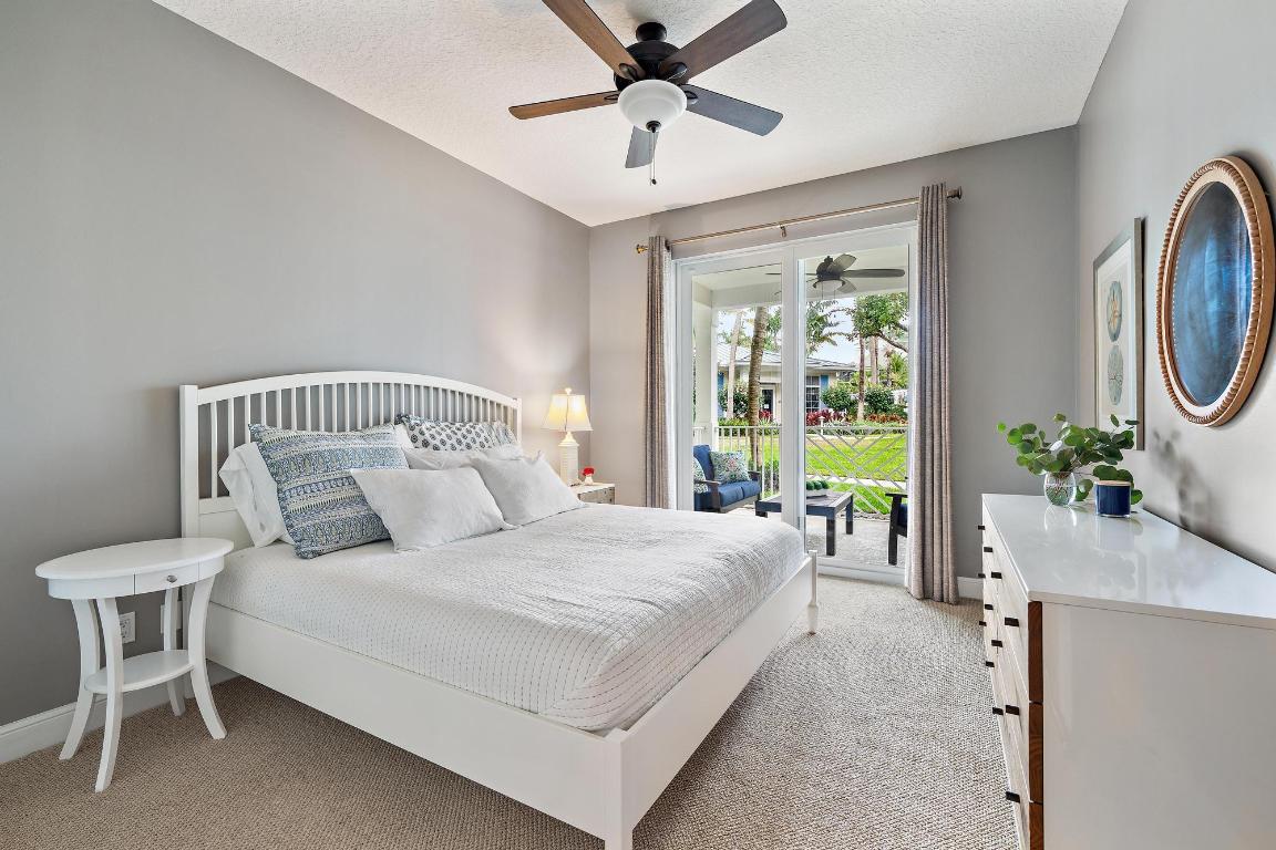 814 Bay Colony Drive S