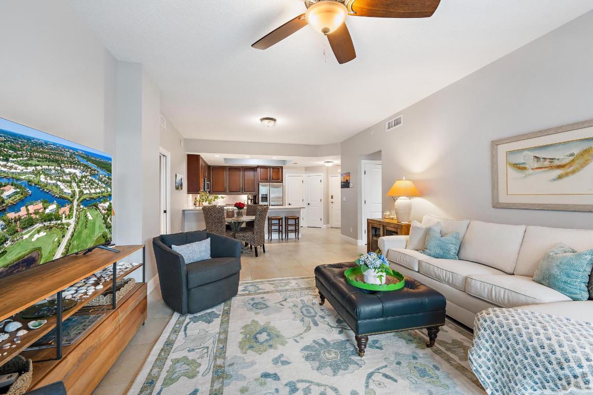 814 Bay Colony Drive S