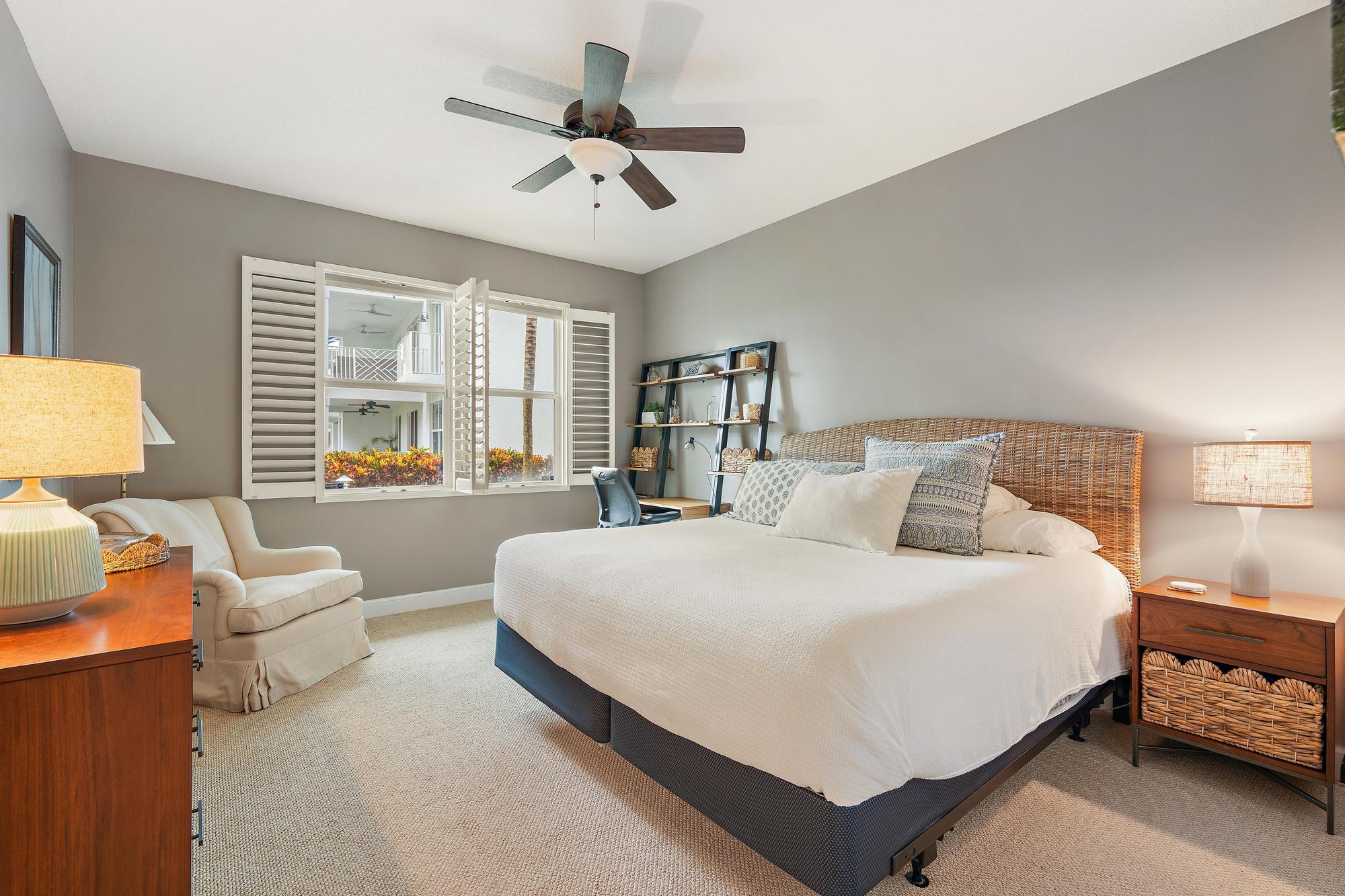 814 Bay Colony Drive S