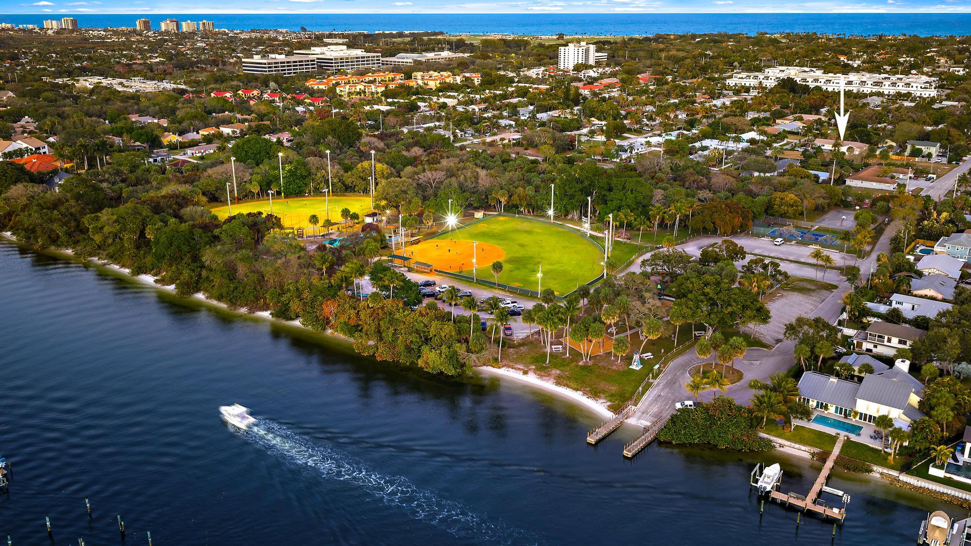 1926 Service Road | North Palm Beach, Florida
