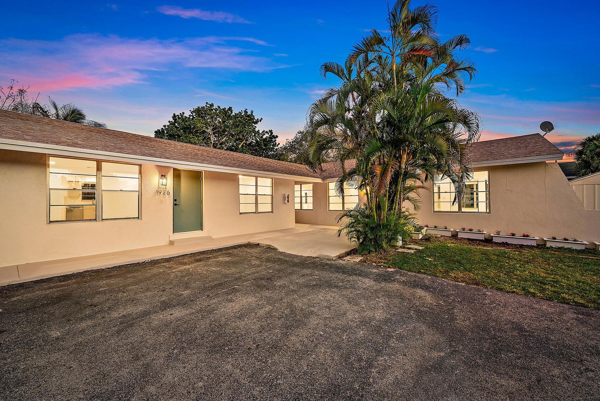 1926 Service Road | North Palm Beach, Florida