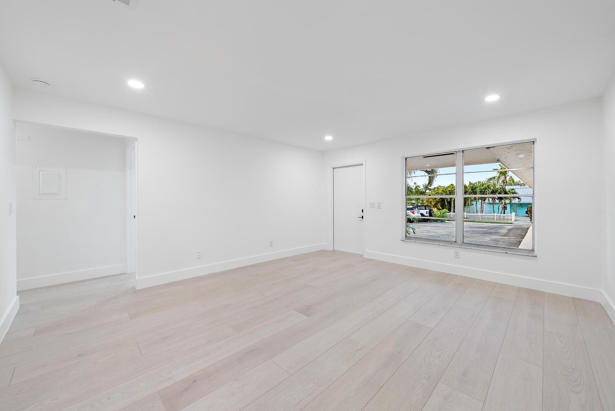 1926 Service Road | North Palm Beach, Florida