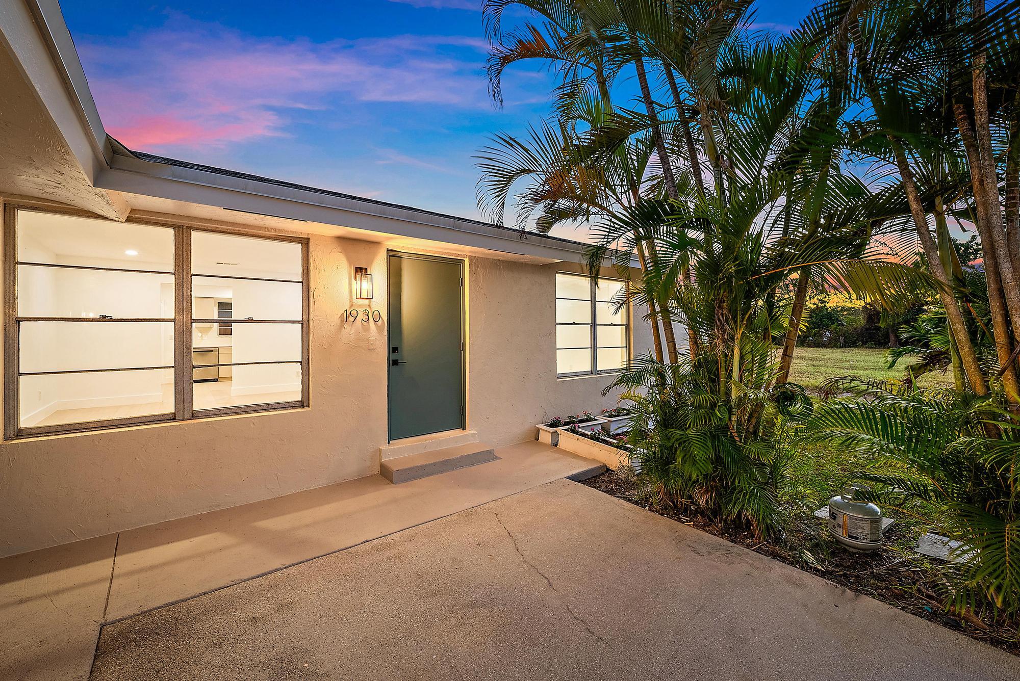 1928 Service Road | North Palm Beach, Florida