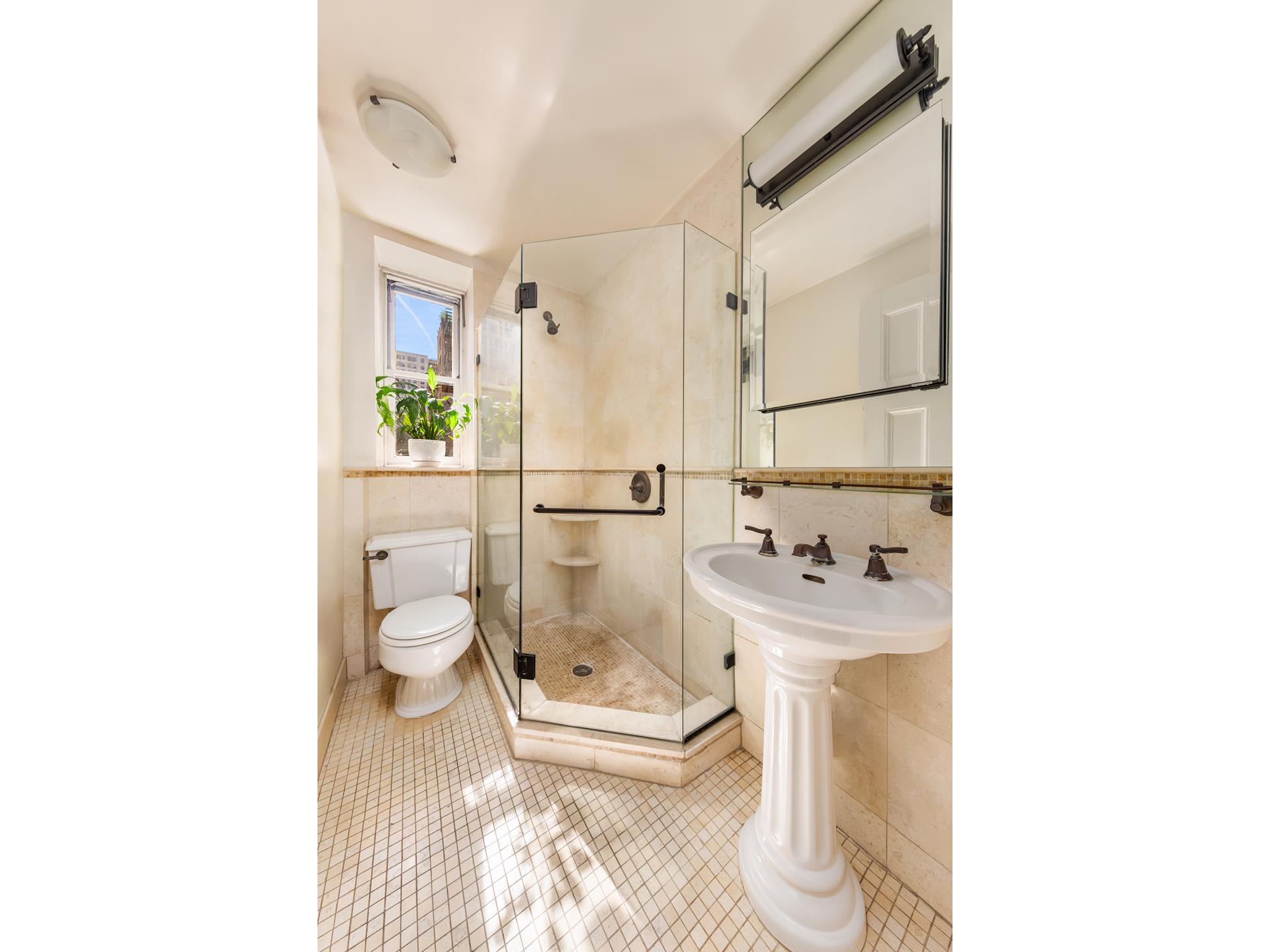 1 LEXINGTON Avenue 1/2D
