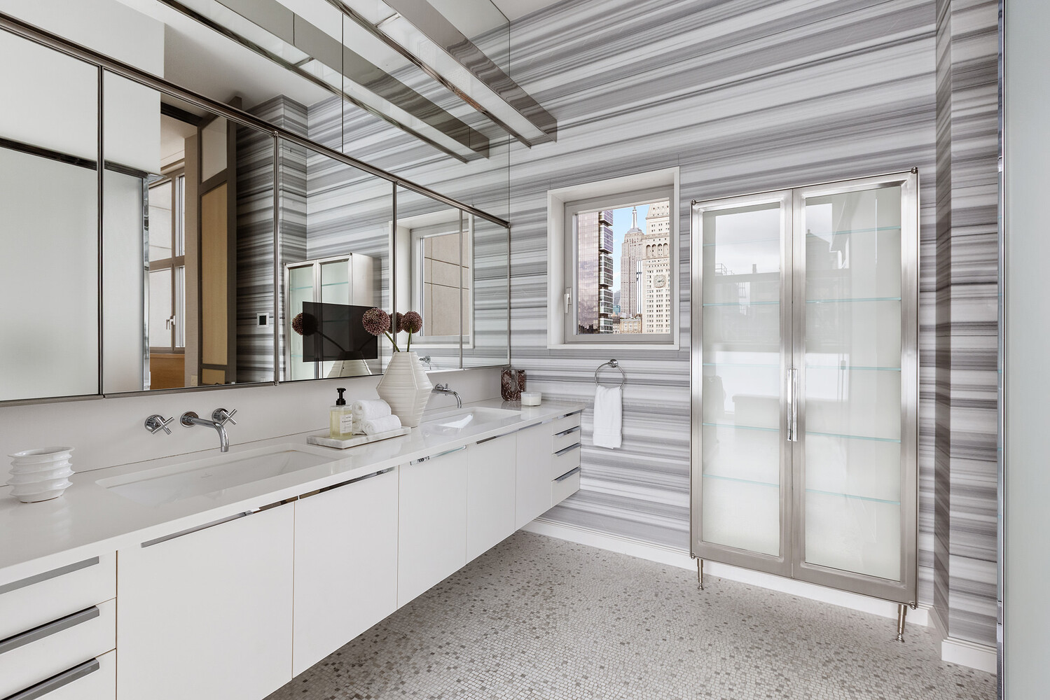 240 PARK Avenue S PH17