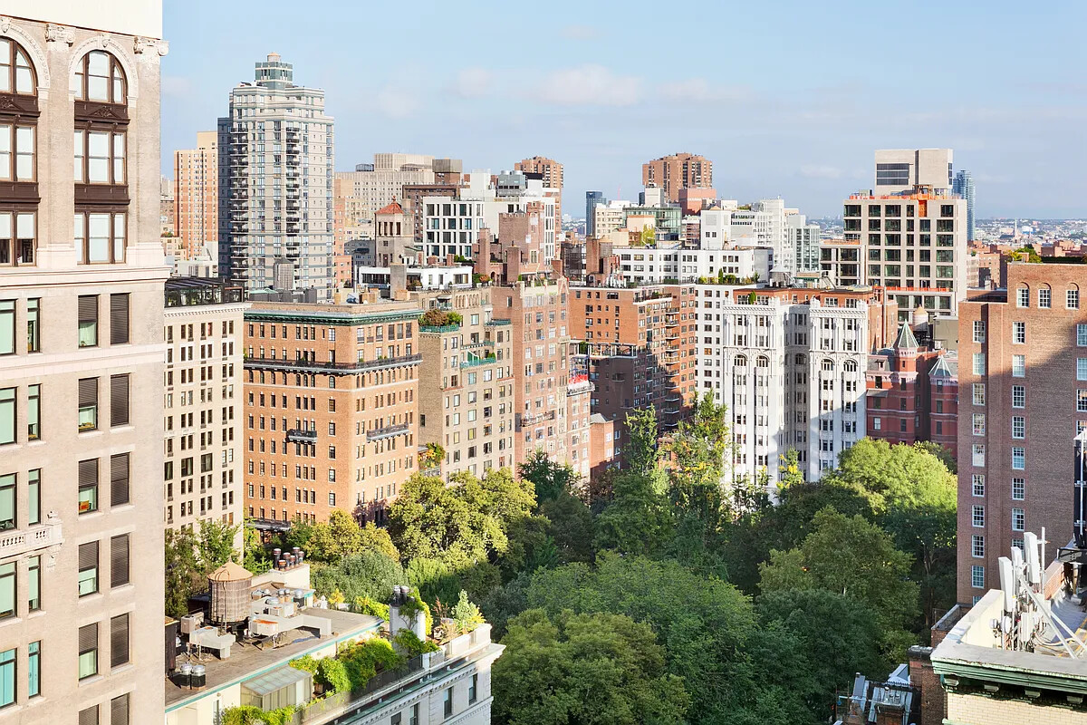 240 PARK Avenue S PH17