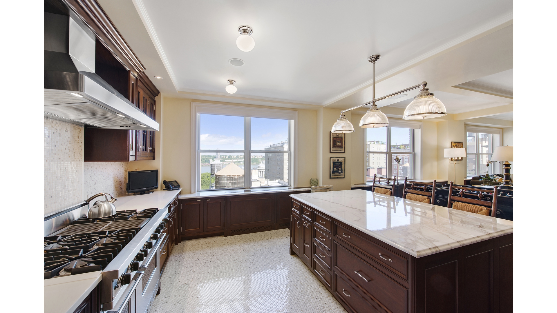 595 W END Avenue 14
