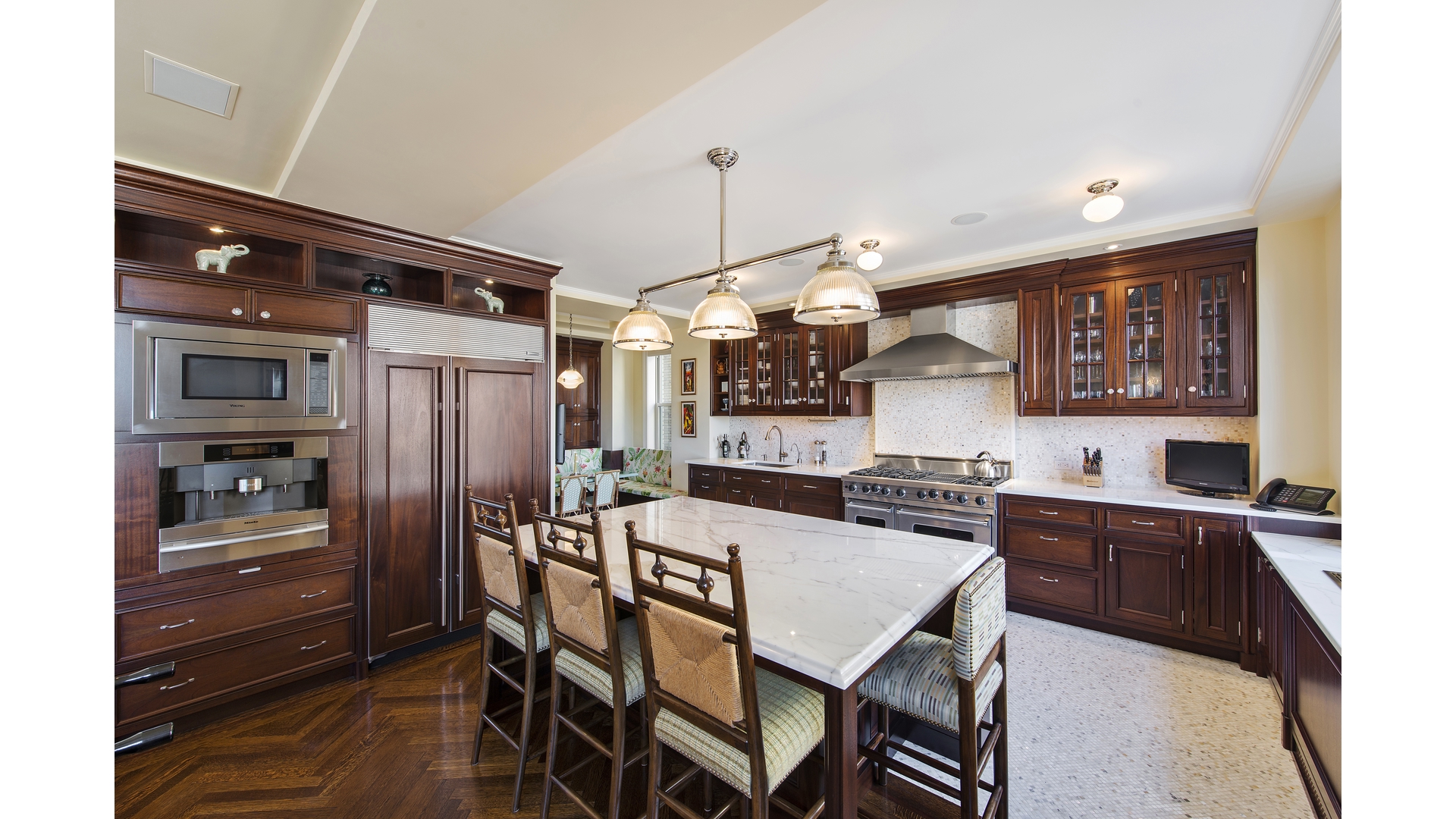 595 W END Avenue 14