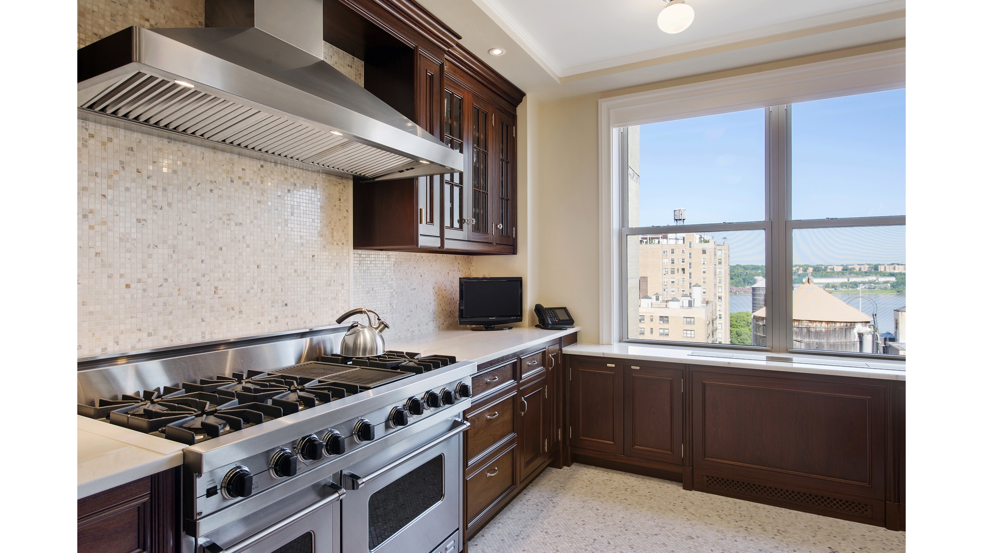 595 W END Avenue 14