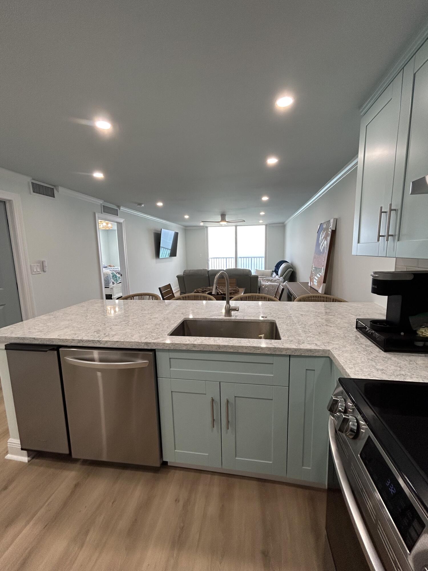 400 N Surf Road 1105