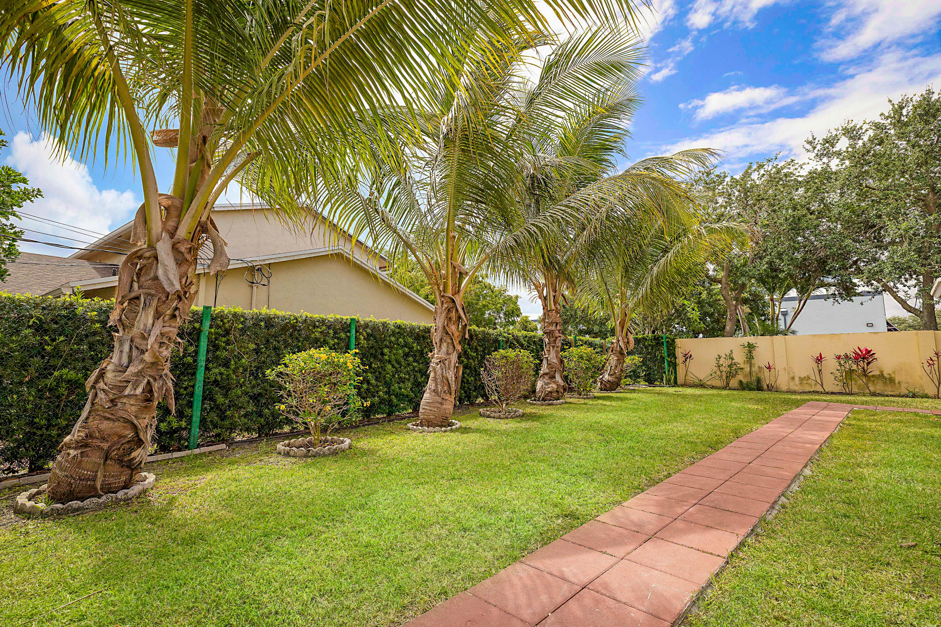 320 NE 42nd Street
