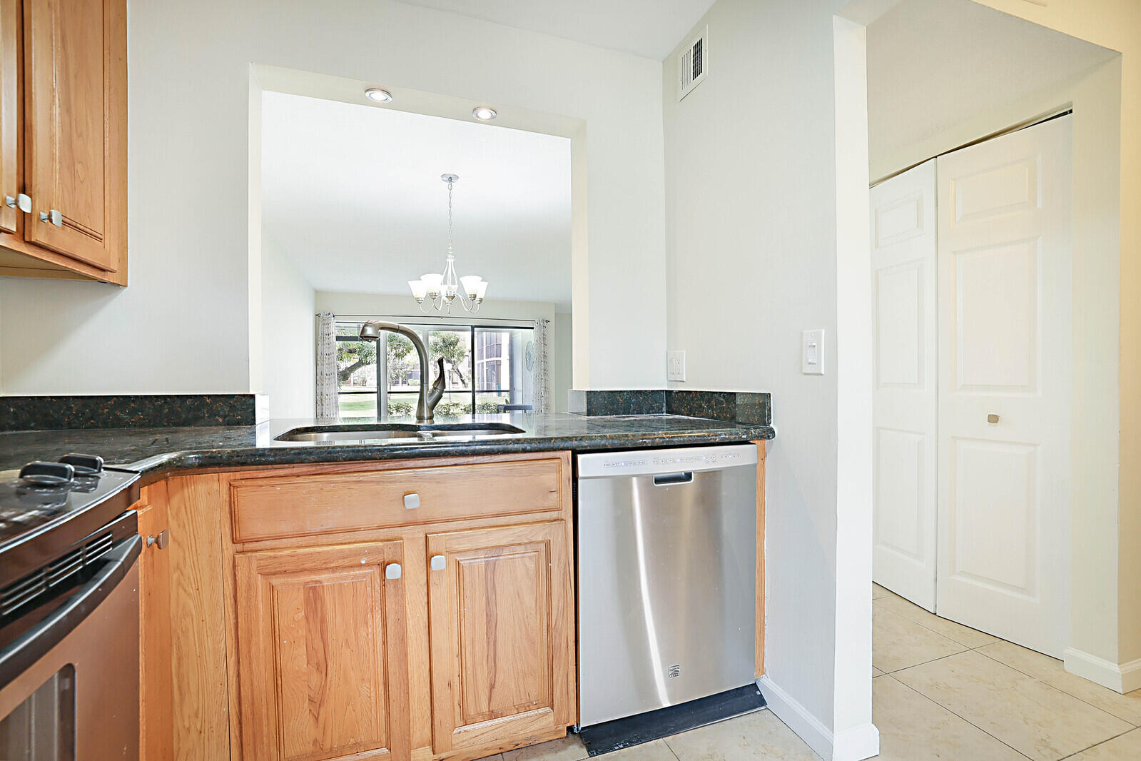 2307 SW 15th Street Unit: 11