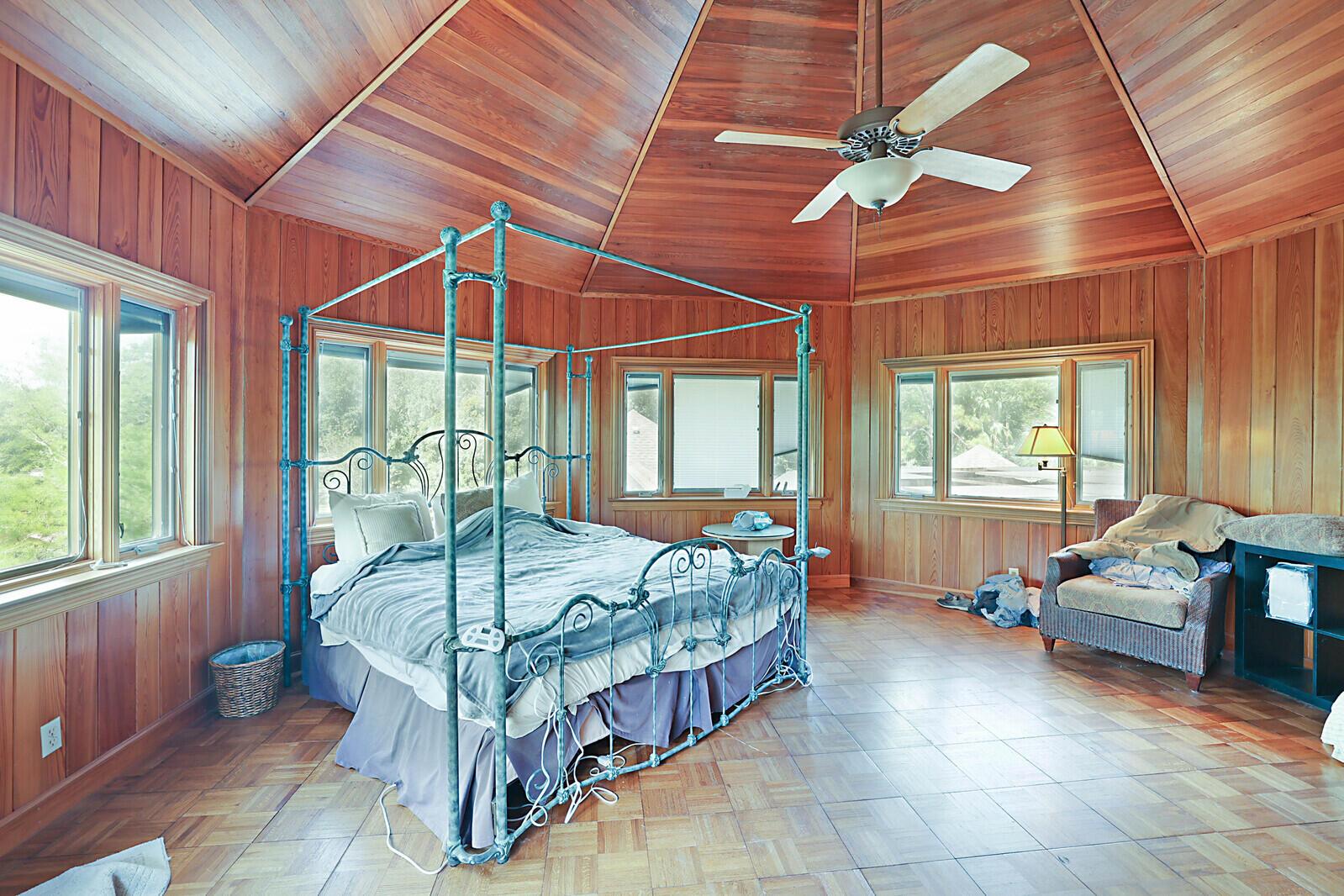 18363 Island Oak Avenue