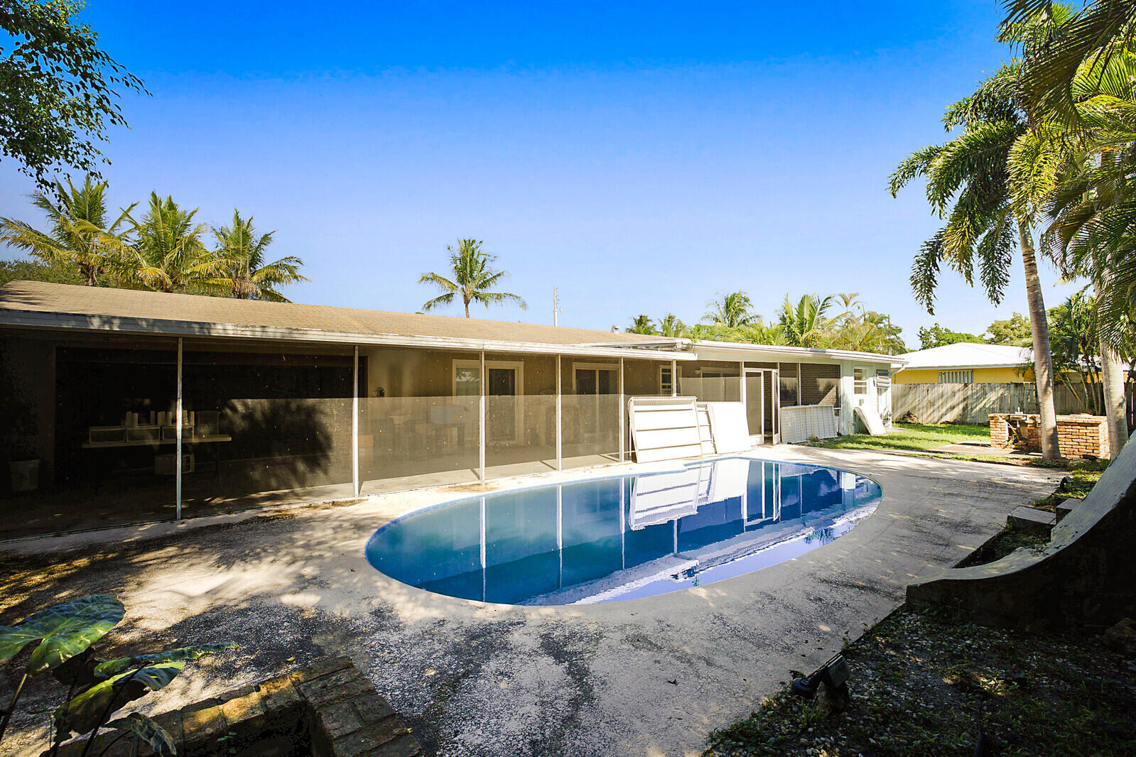 391 W Riverside Drive