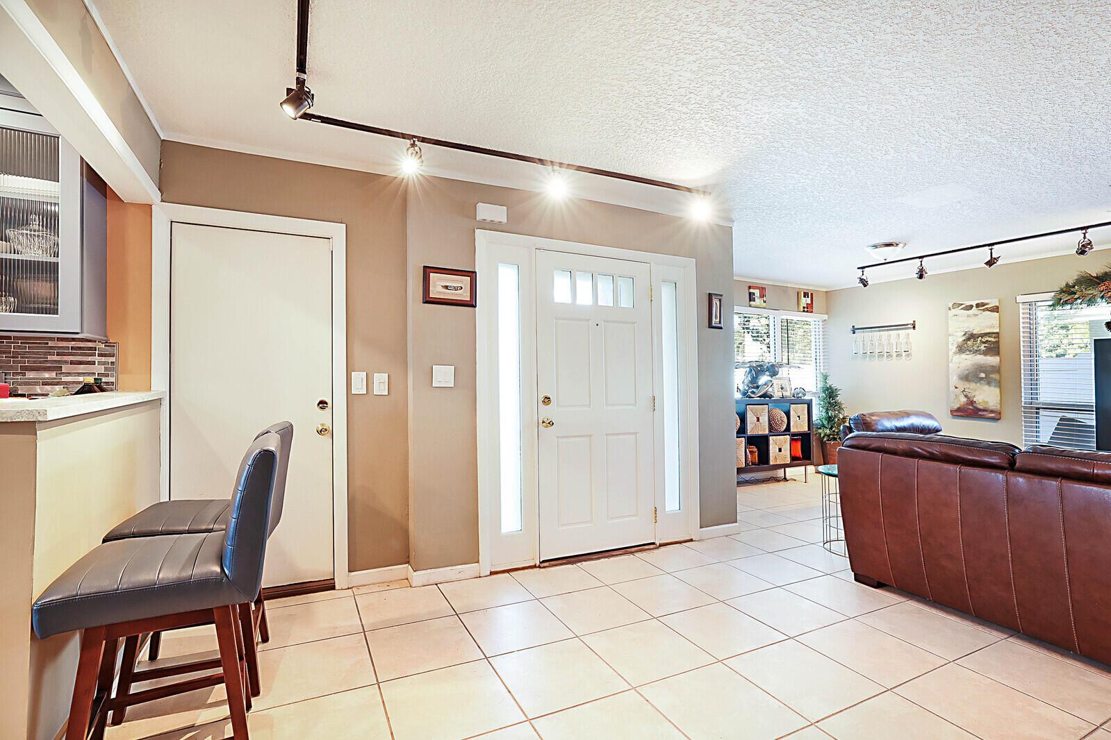 4548 SW 28 Way