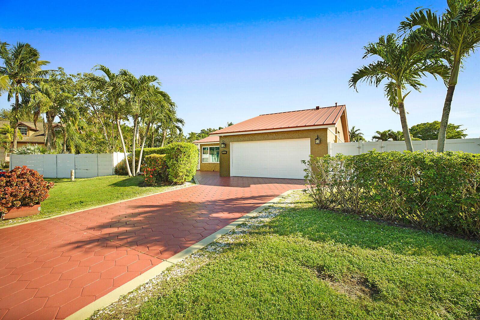 4548 SW 28 Way