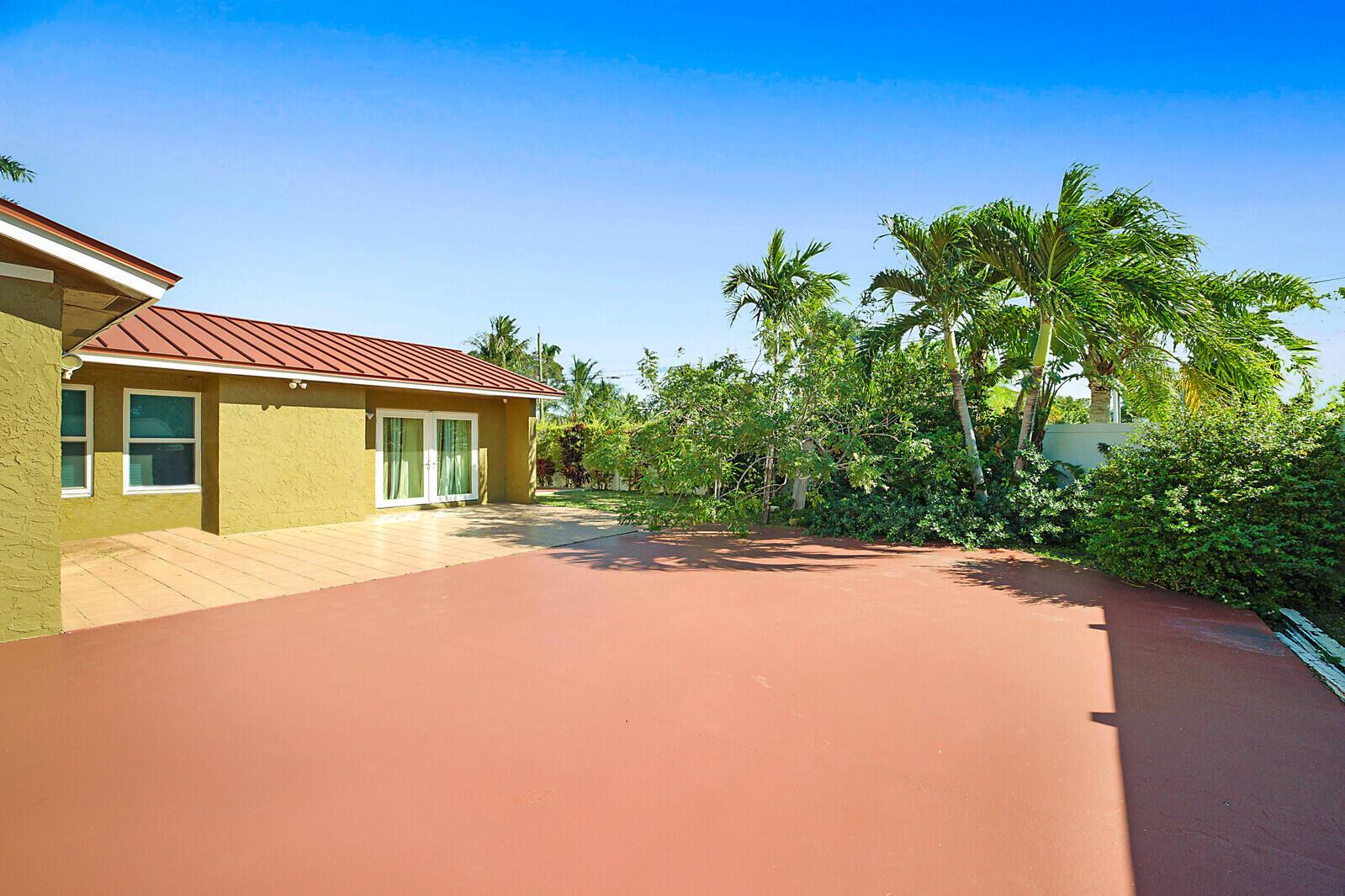 4548 SW 28 Way