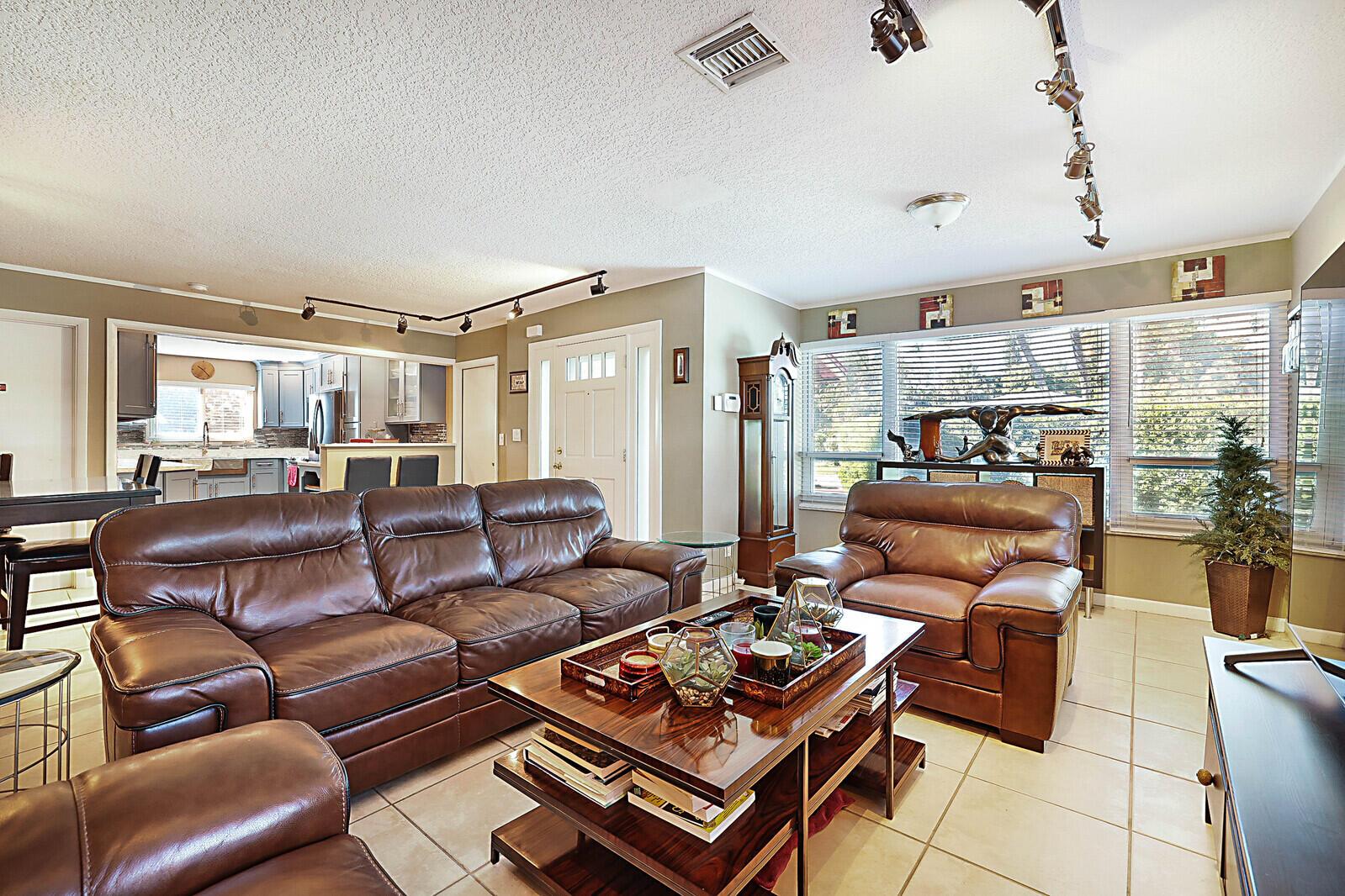 4548 SW 28 Way