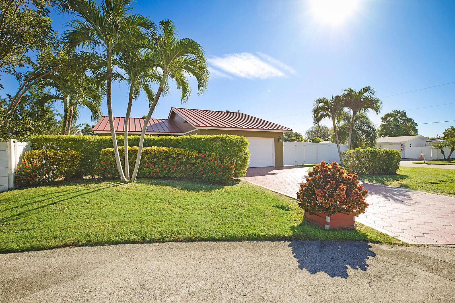 4548 SW 28 Way