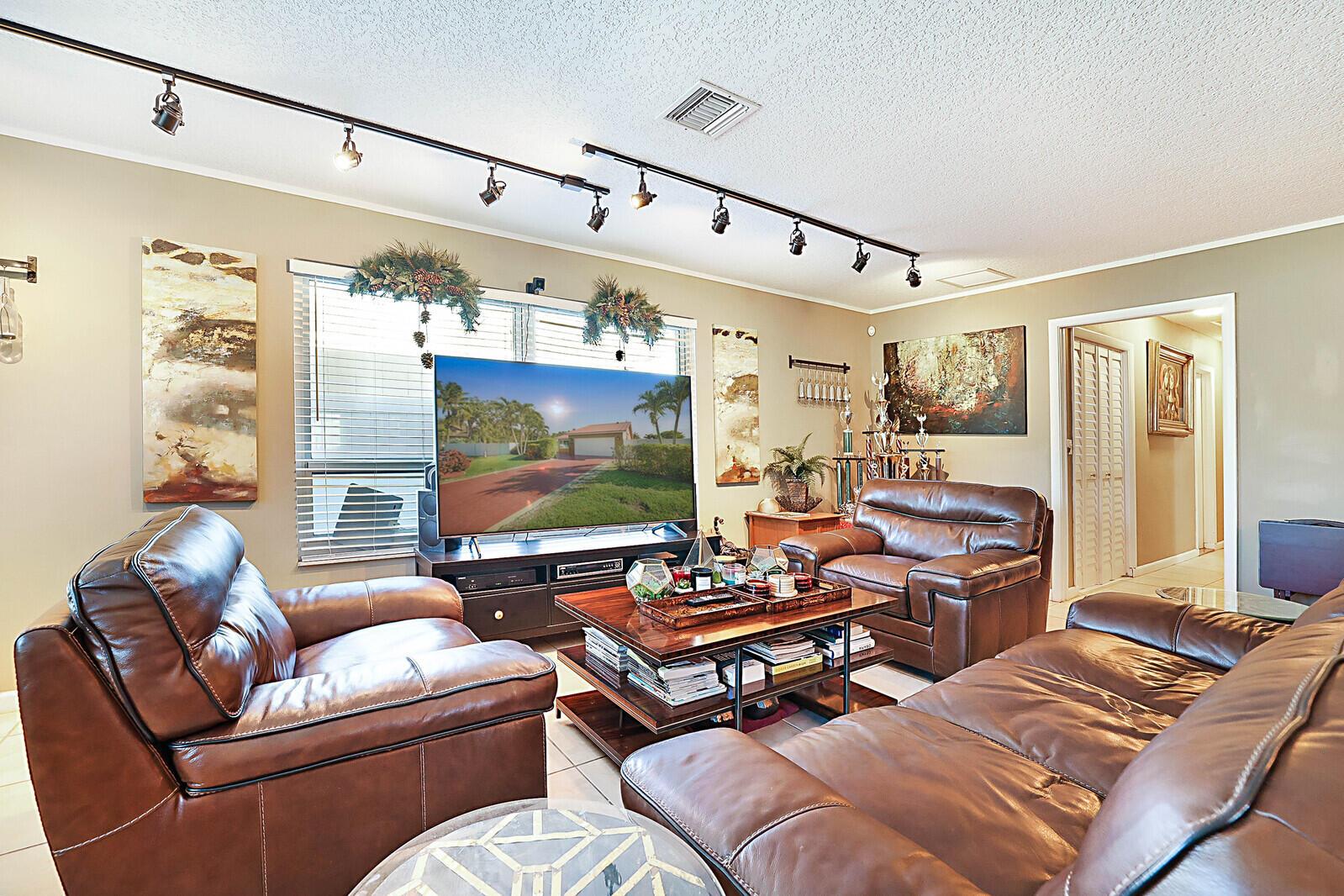 4548 SW 28 Way