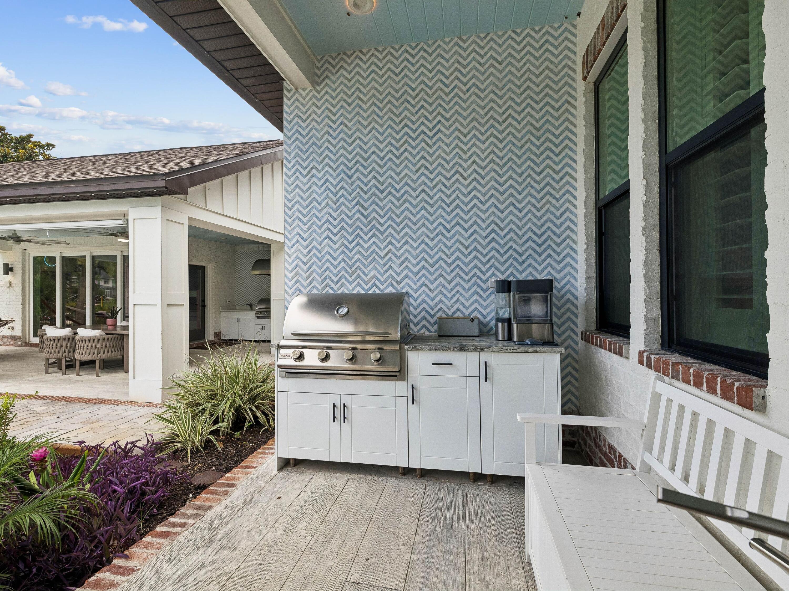 4049 N Indian Bayou