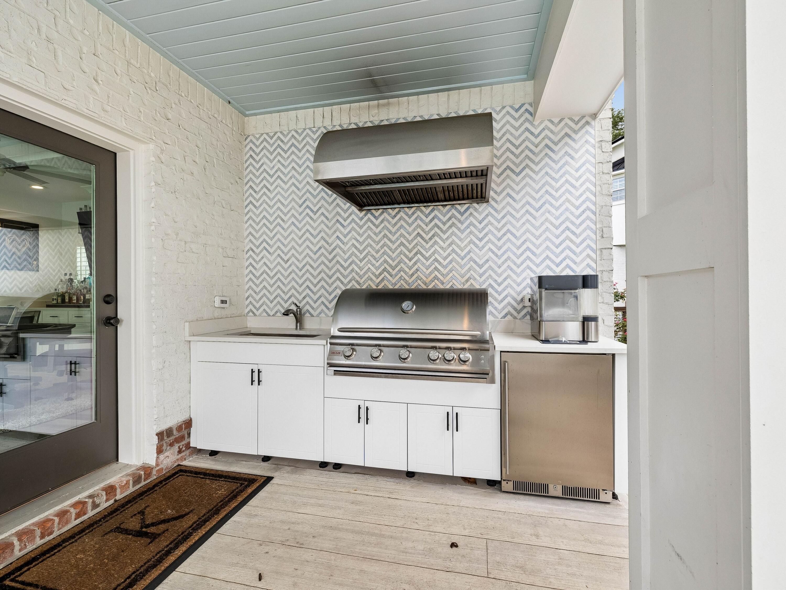 4049 N Indian Bayou