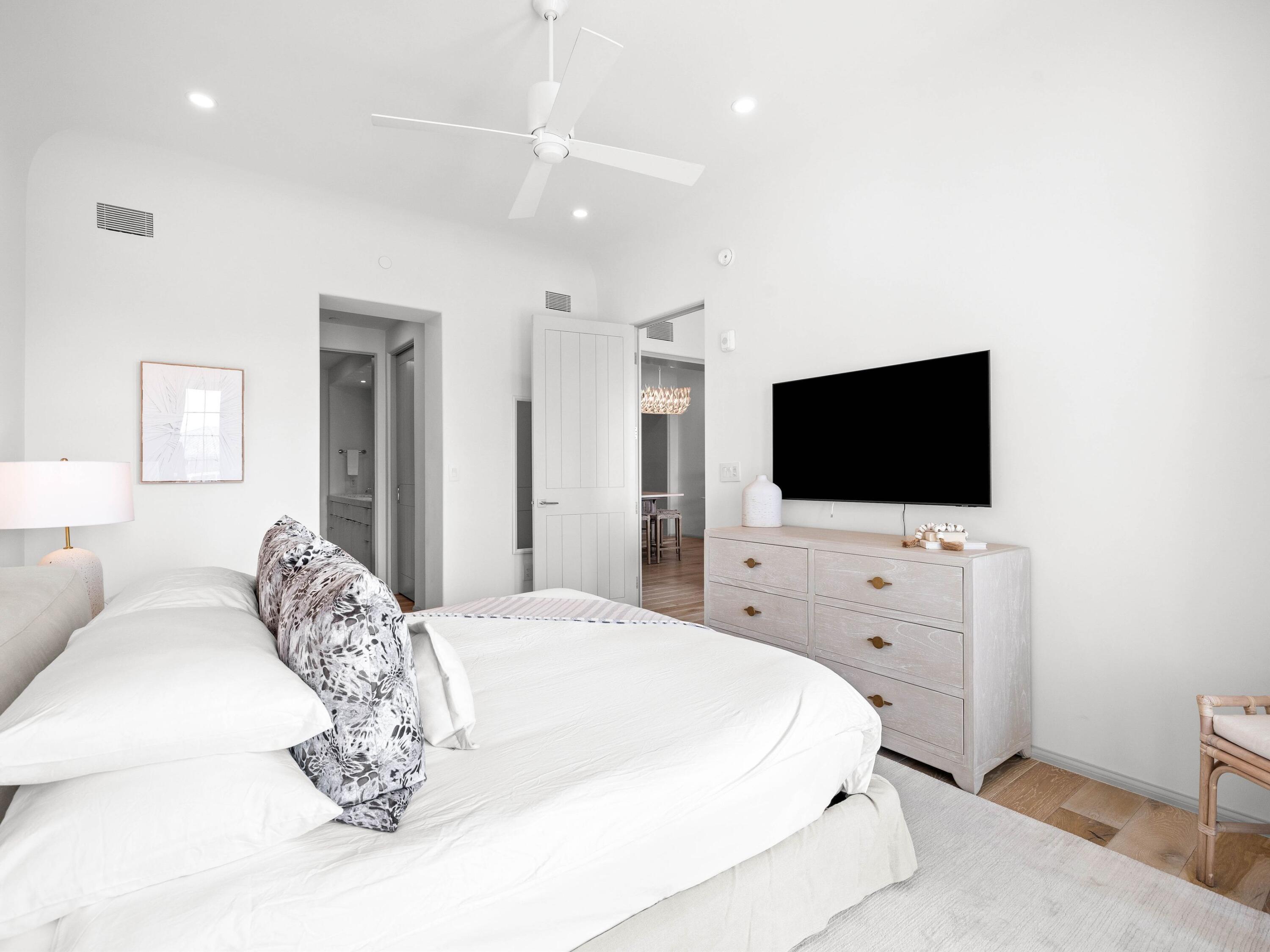 45 W Solaire Way 206