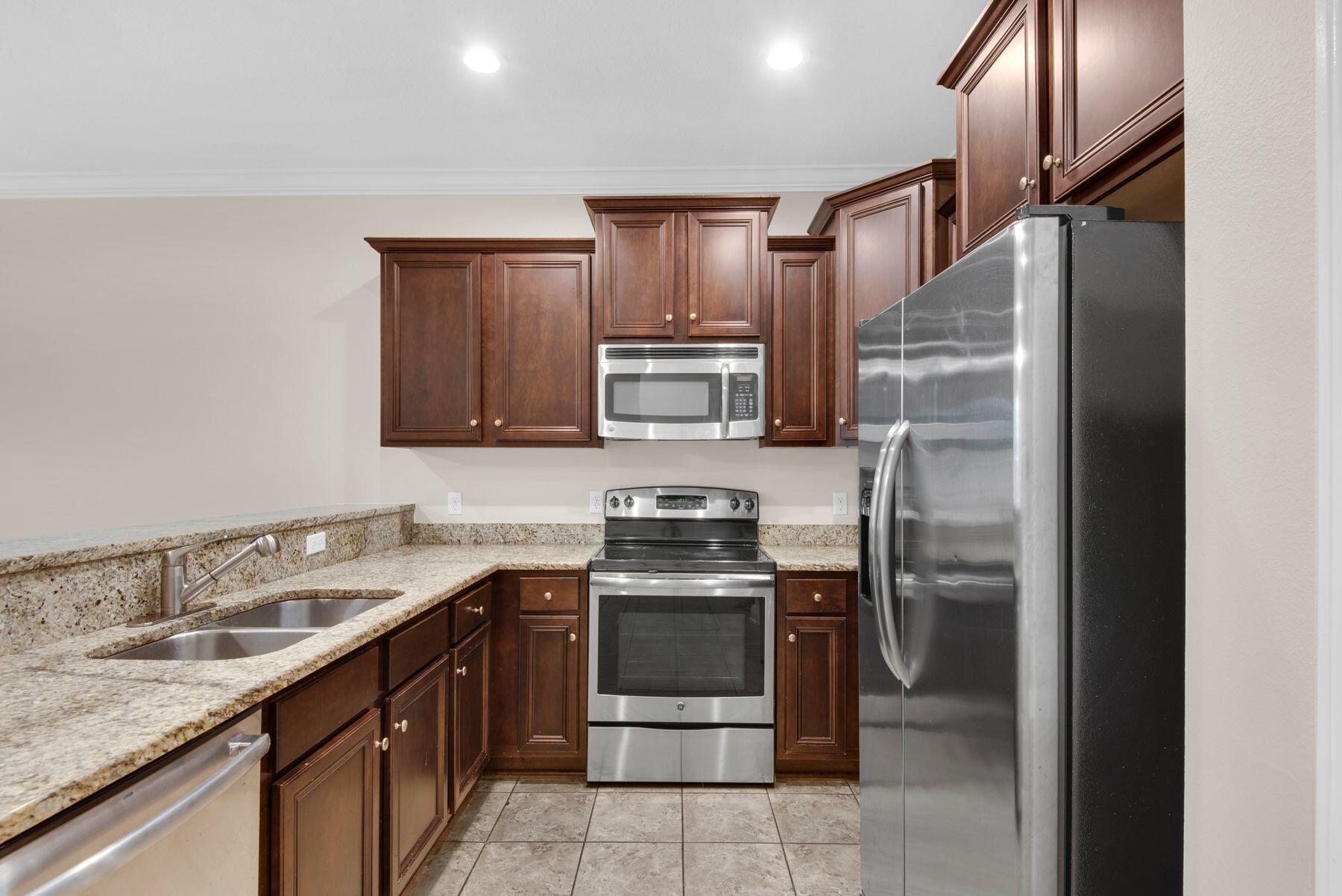 17 W Shady Oaks Lane UNIT C