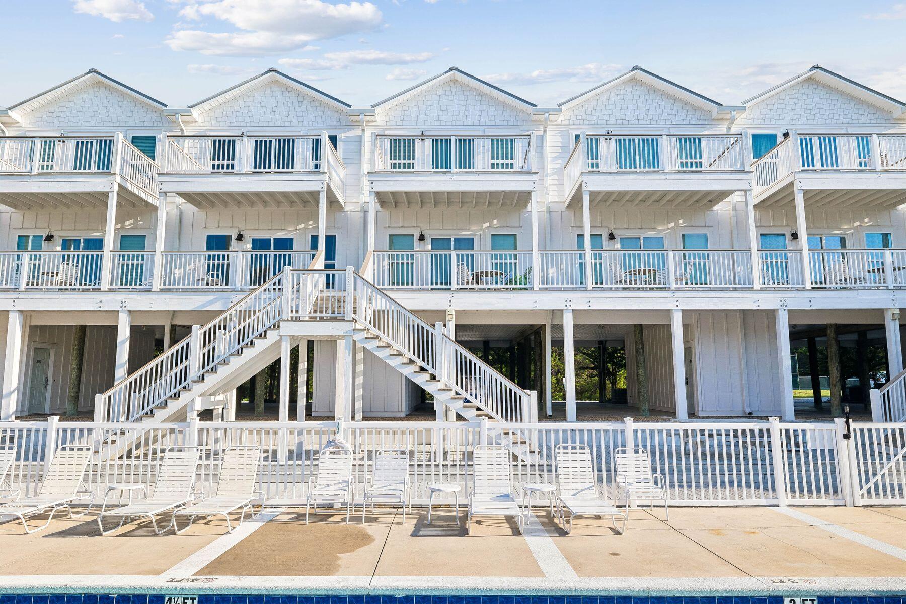 19 Brentwood Lane UNIT 305