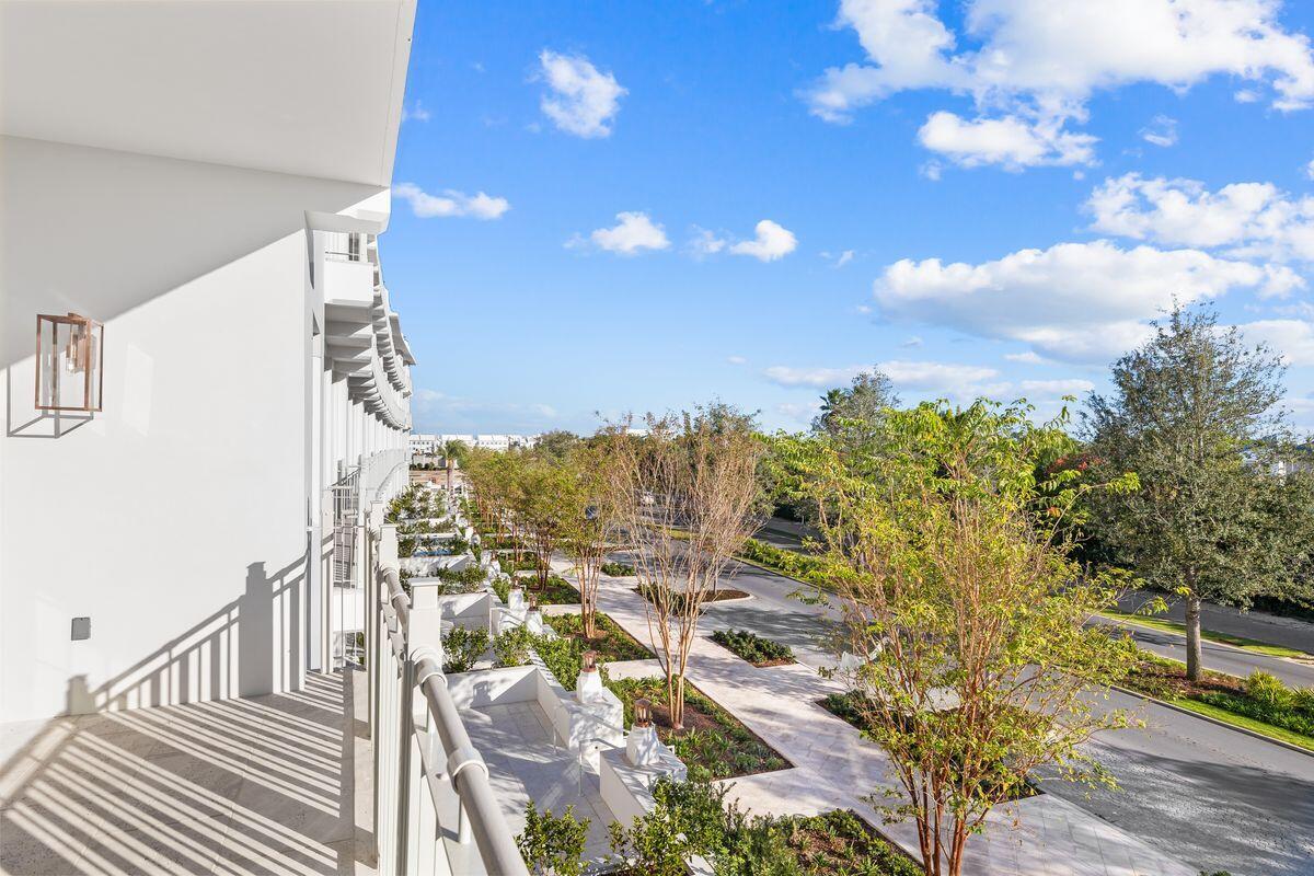 45 W Solaire Way, 208