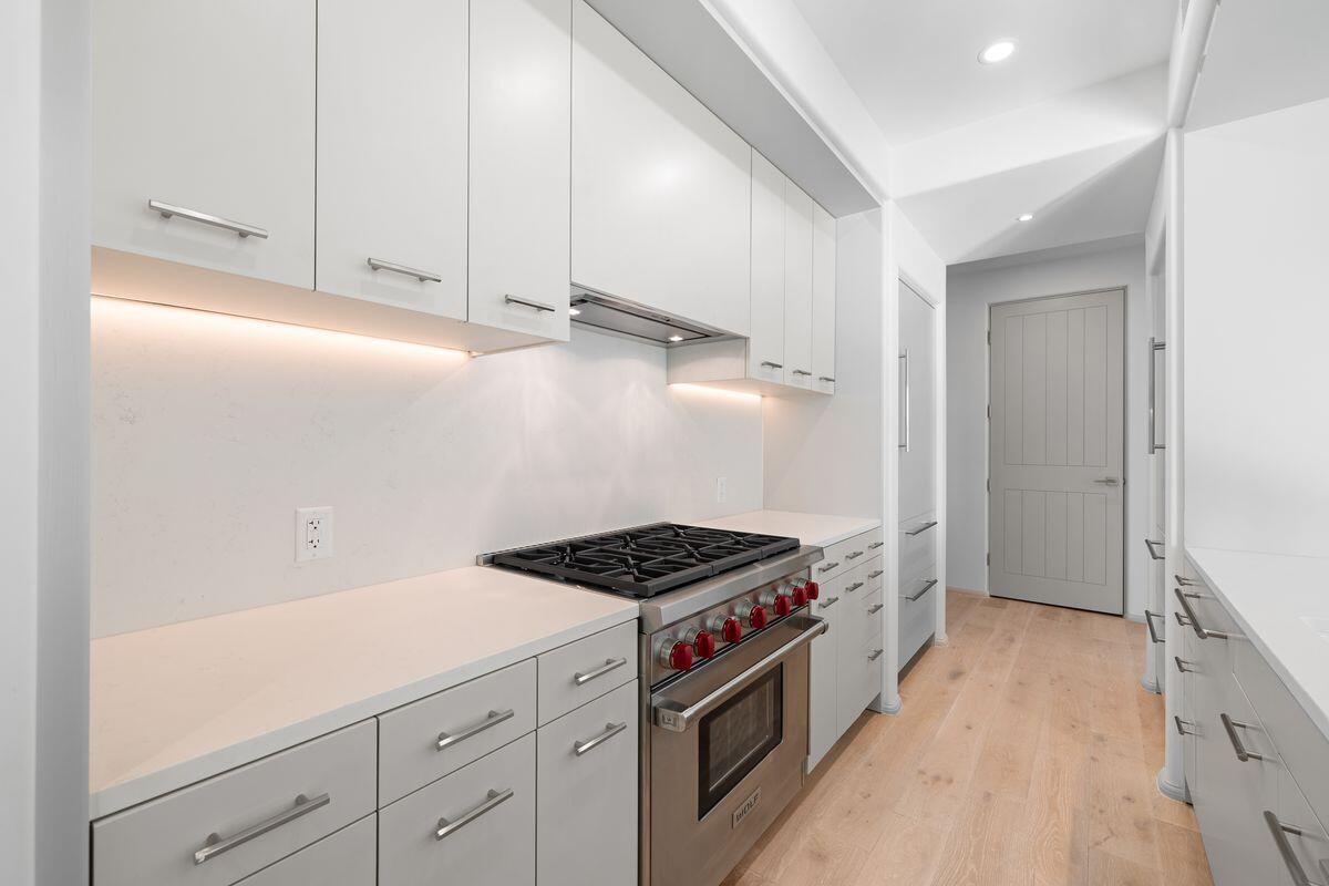 45 W Solaire Way, 208