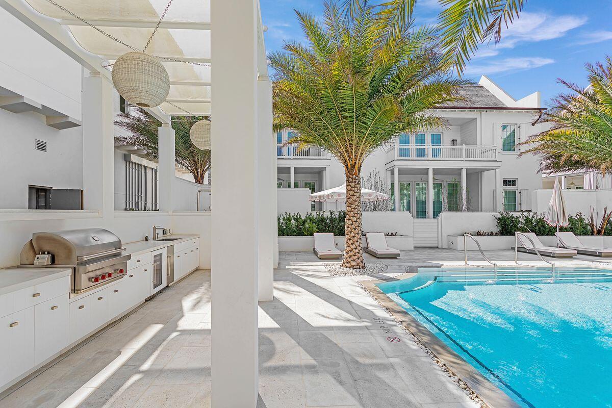 45 W Solaire Way, 208