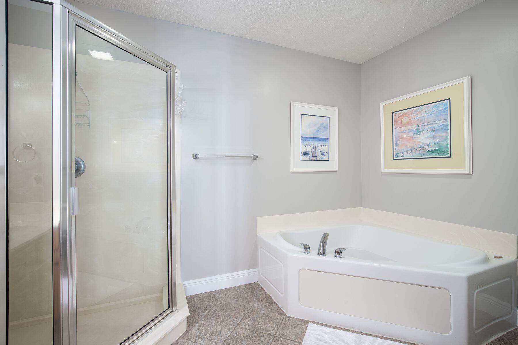 590 Santa Rosa Boulevard, 605