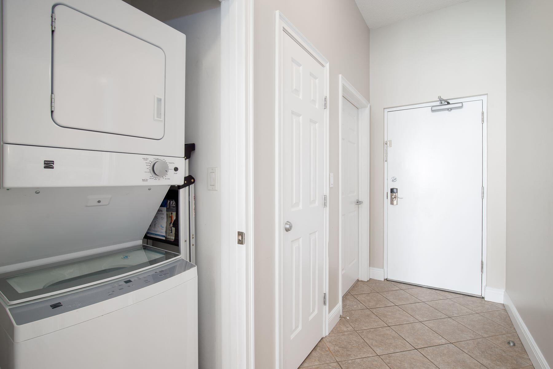 590 Santa Rosa Boulevard, 605