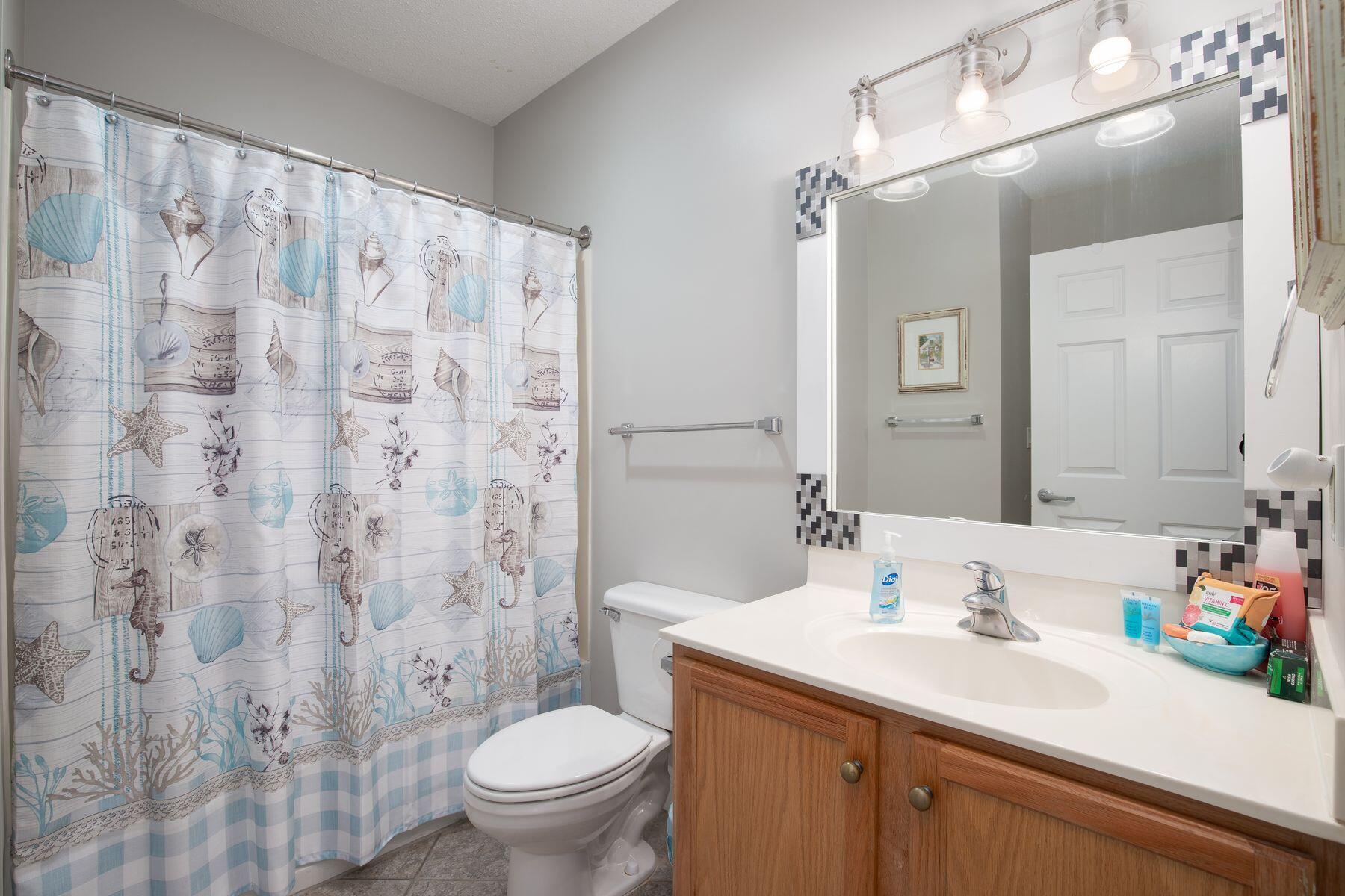 590 Santa Rosa Boulevard, 605