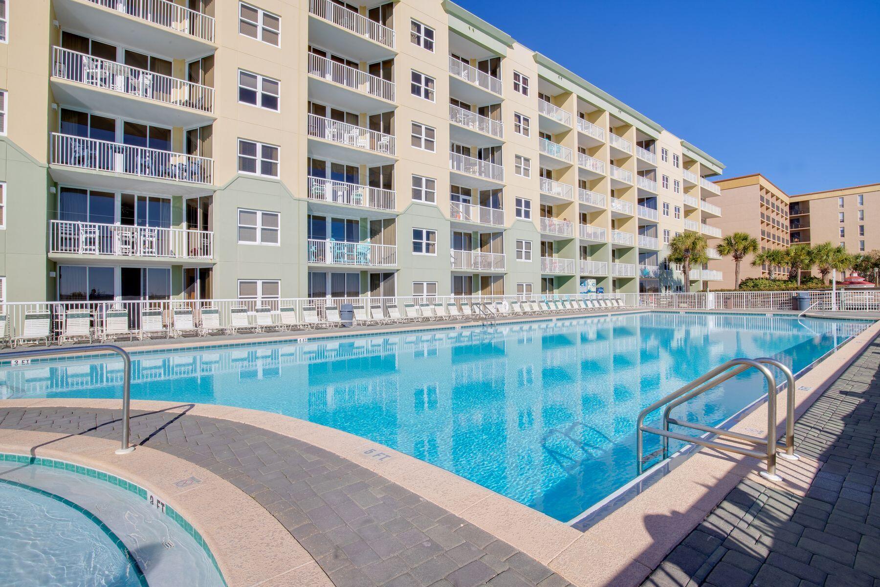 590 Santa Rosa Boulevard, 605