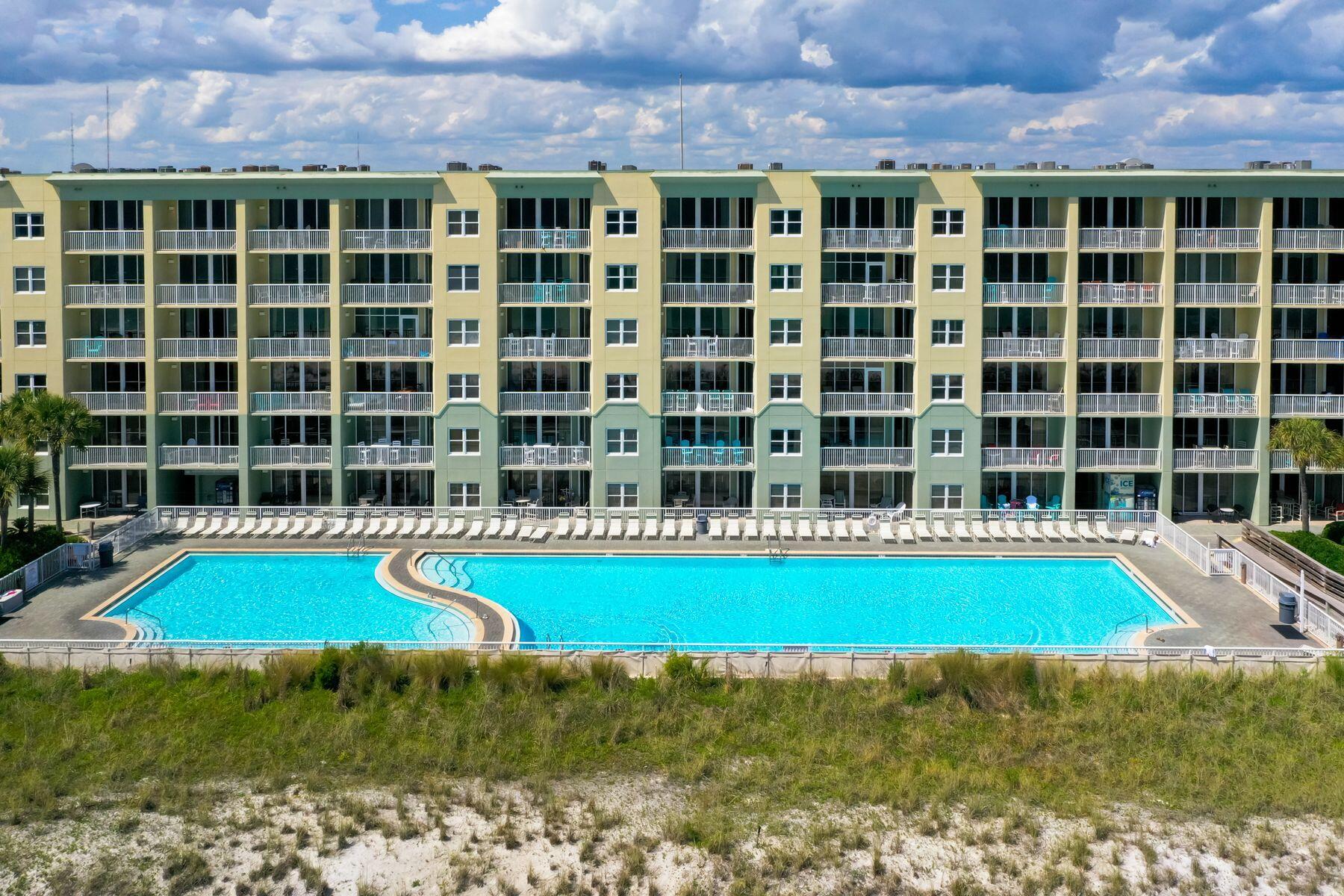 590 Santa Rosa Boulevard, 605