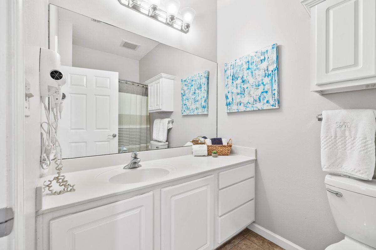 9955 E County Highway 30A, 201