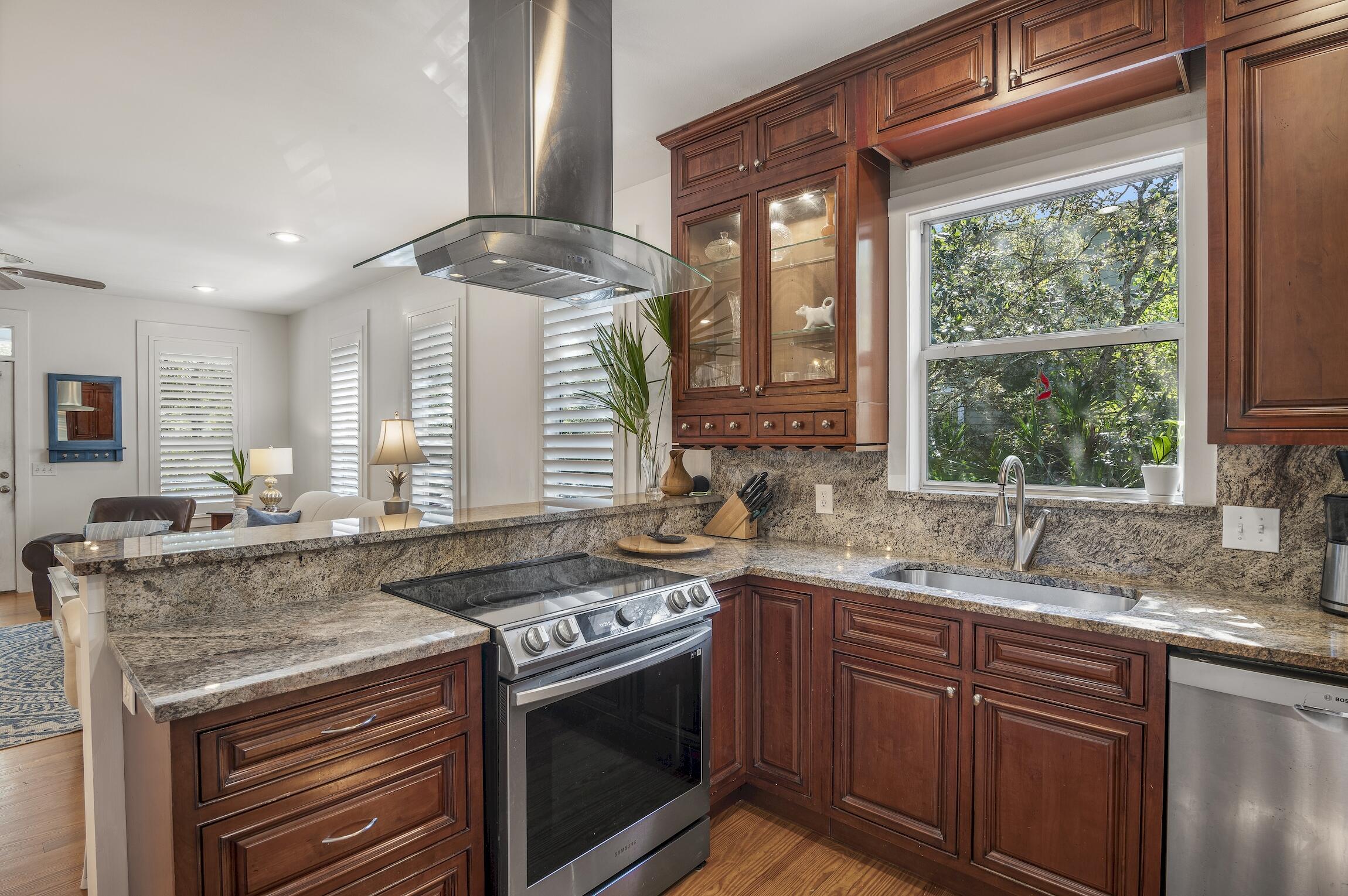 253 N Andalusia Avenue