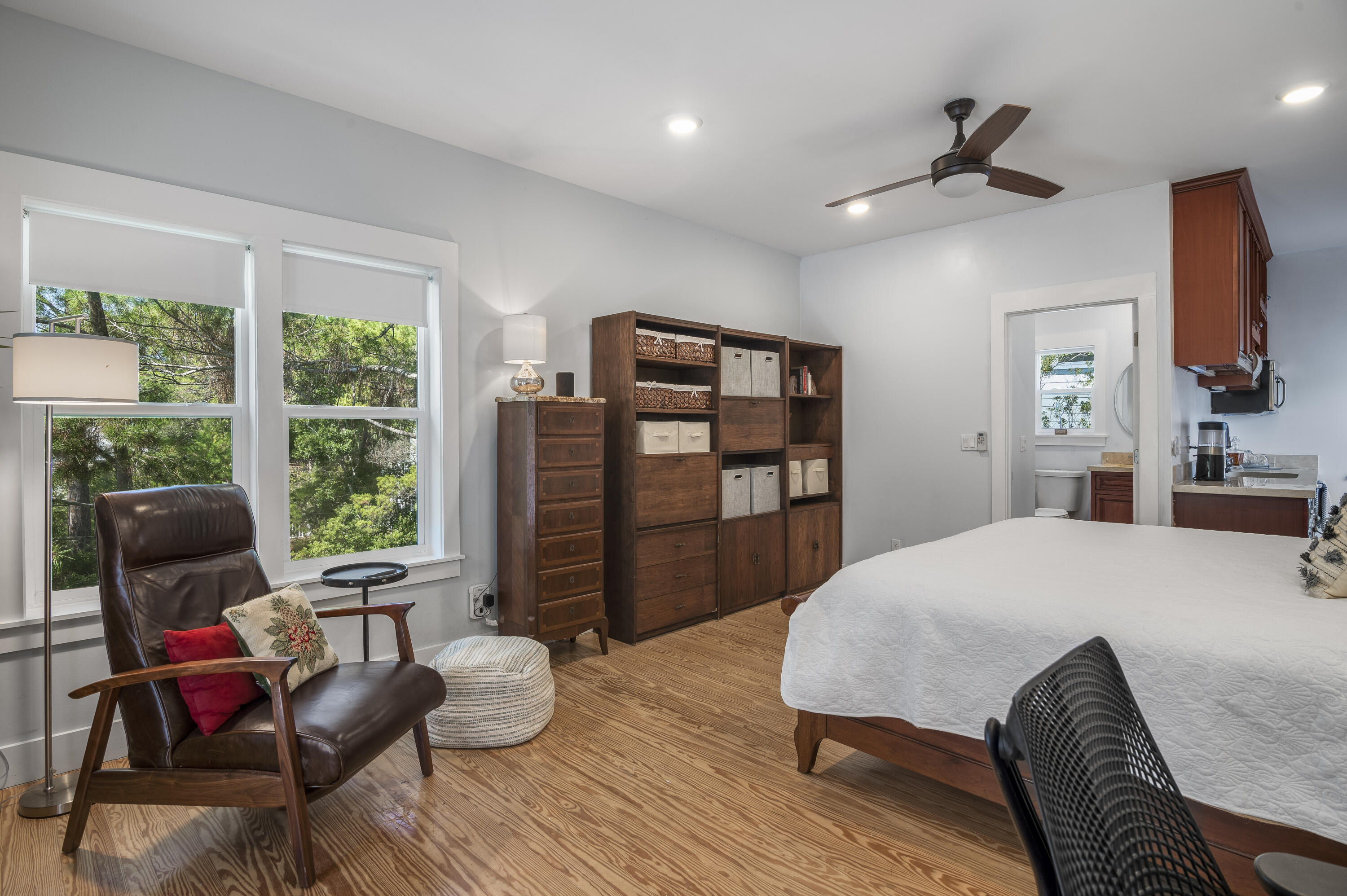 253 N Andalusia Avenue