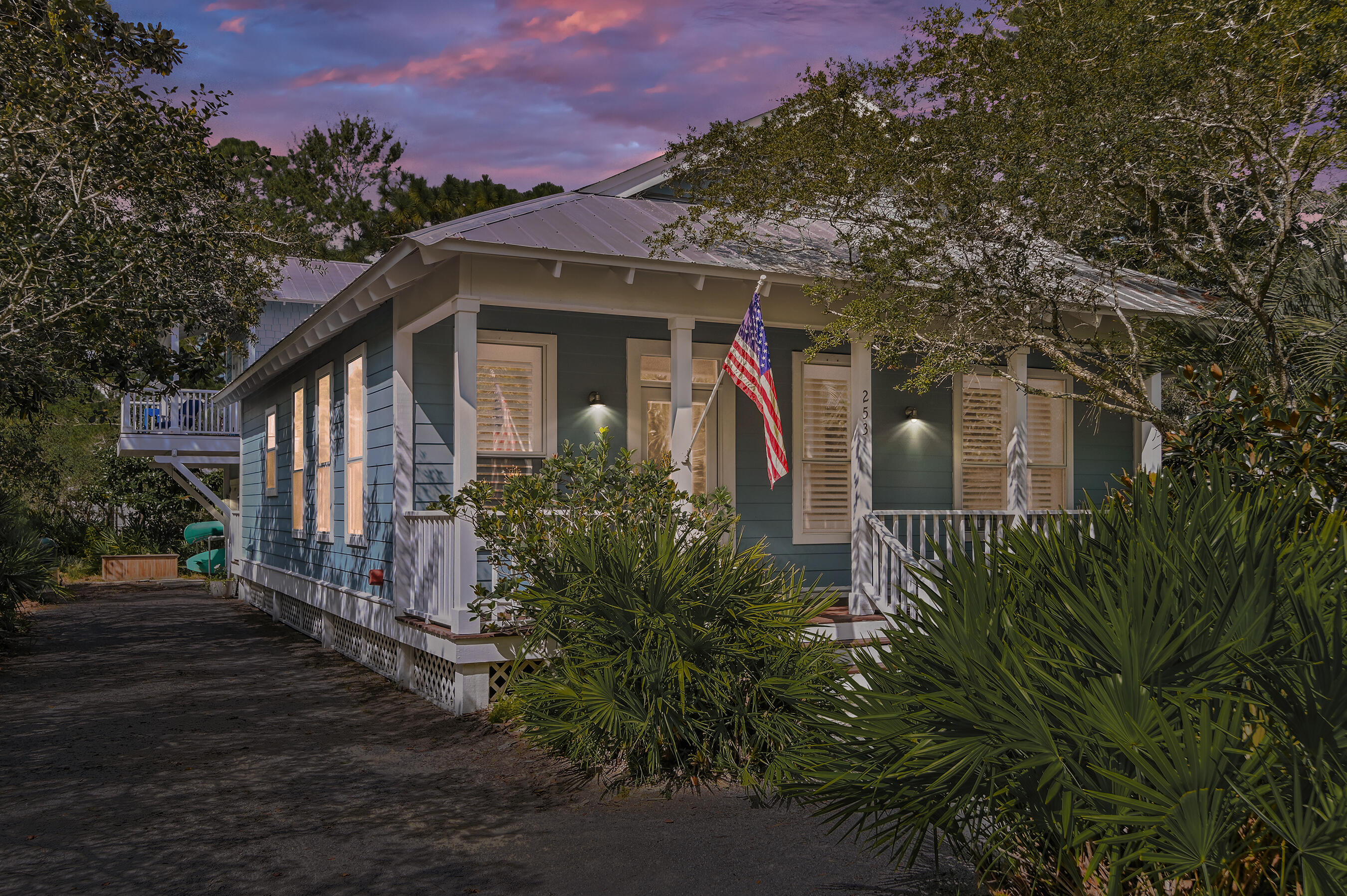 253 N Andalusia Avenue