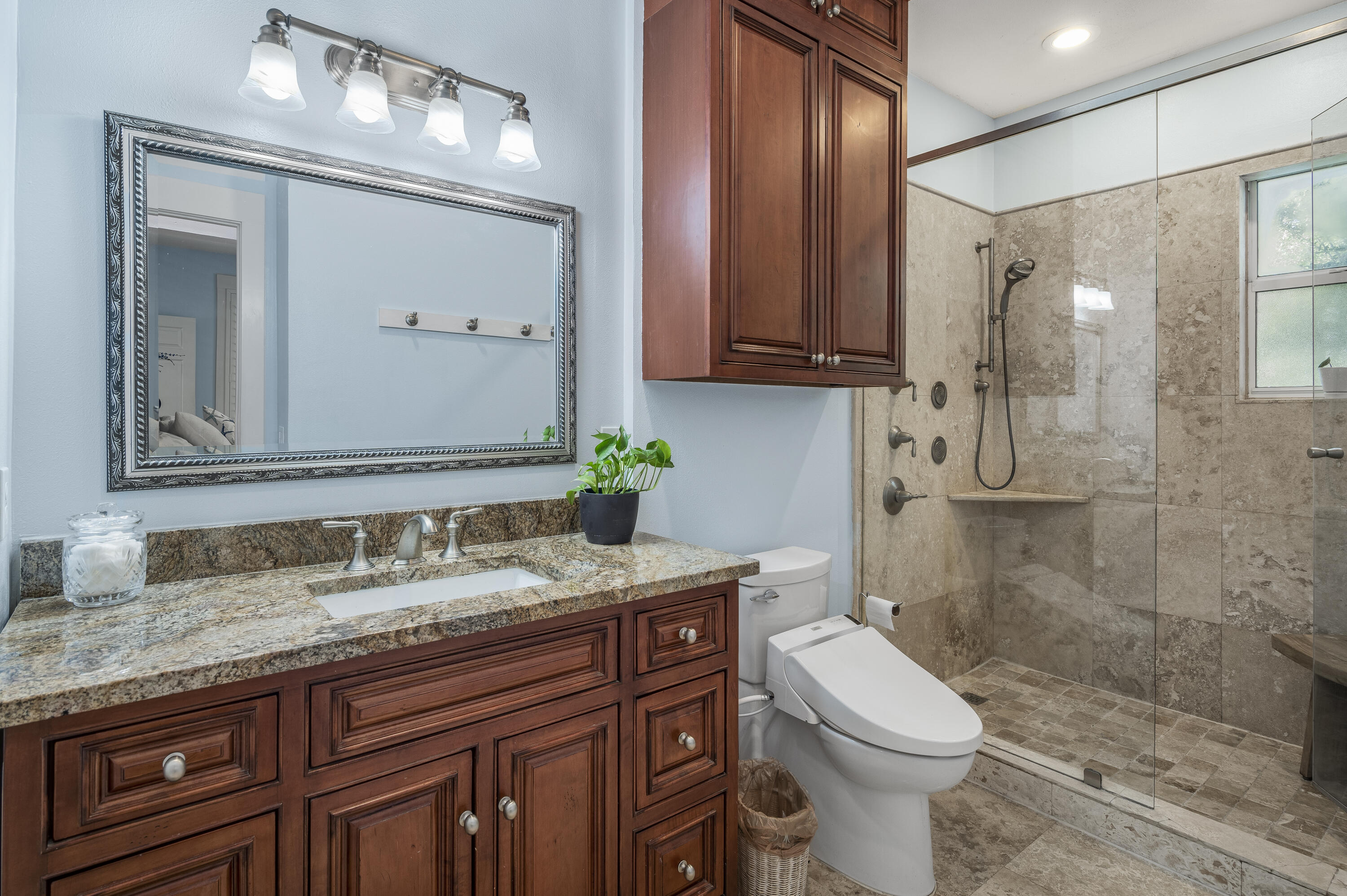 253 N Andalusia Avenue