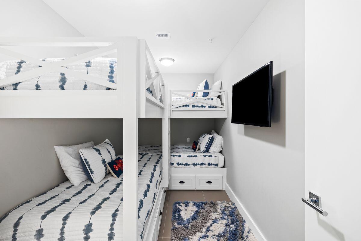 1900 Scenic Highway 98, 302