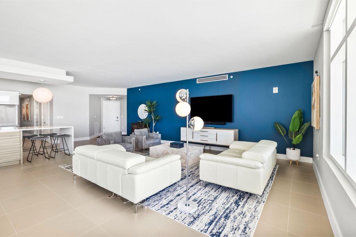 1900 Scenic Highway 98, 302