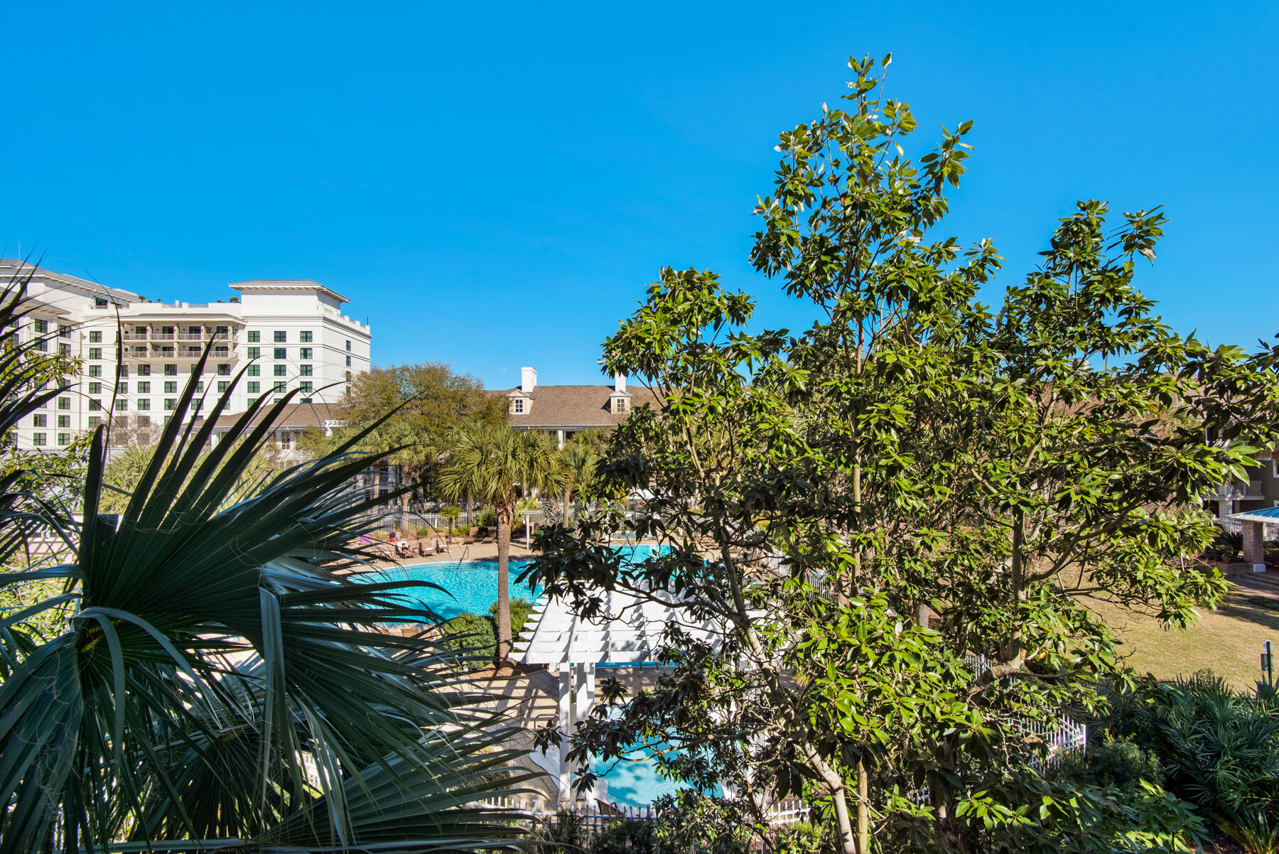 9200 Baytowne Wharf Boulevard, 545/547