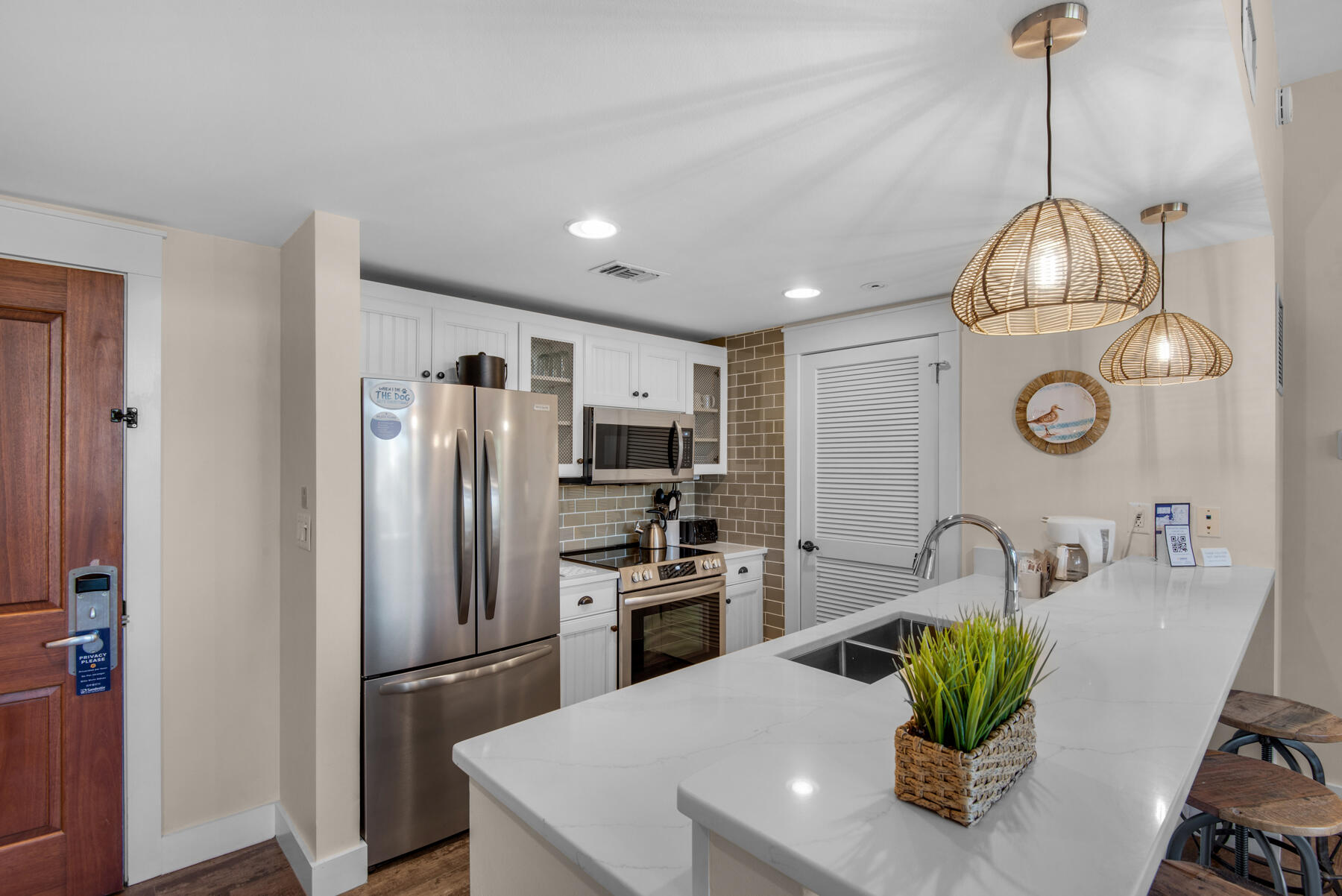 9200 Baytowne Wharf Boulevard, 545/547